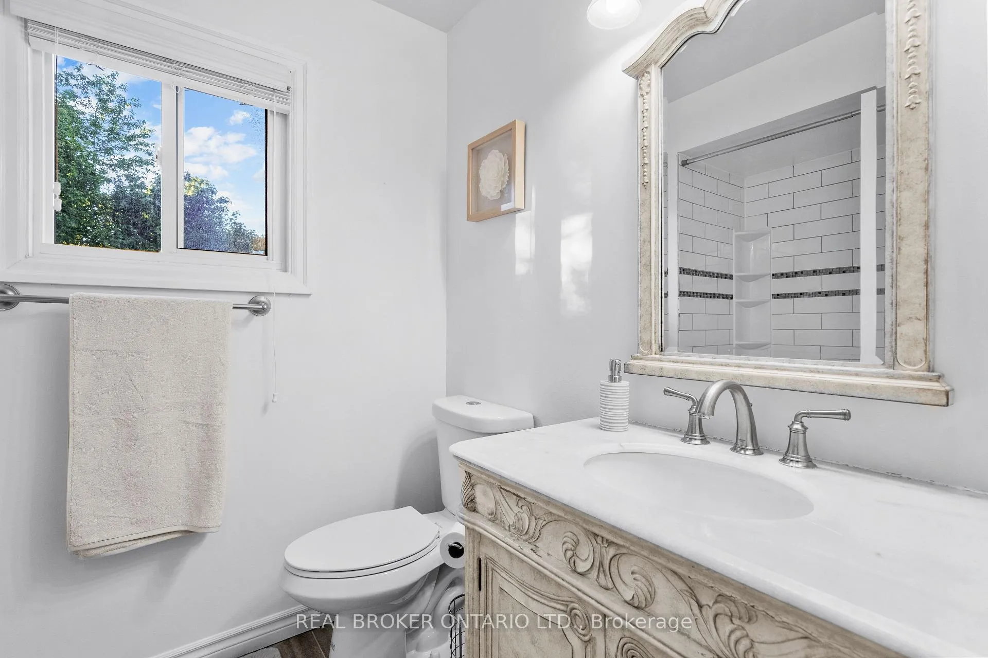 Photo 25 of 63 Haskell Crescent, Aurora, Aurora Highlands — HOMEH