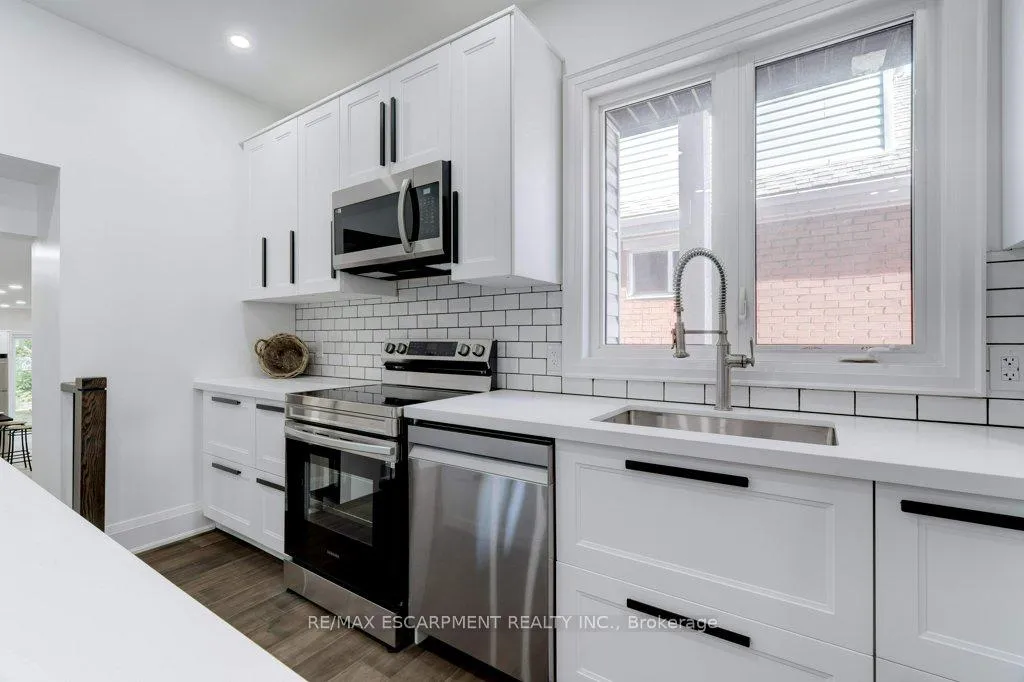 Photo 9 of 38 East 16th Street, Hamilton, Inch Park — HOMEH