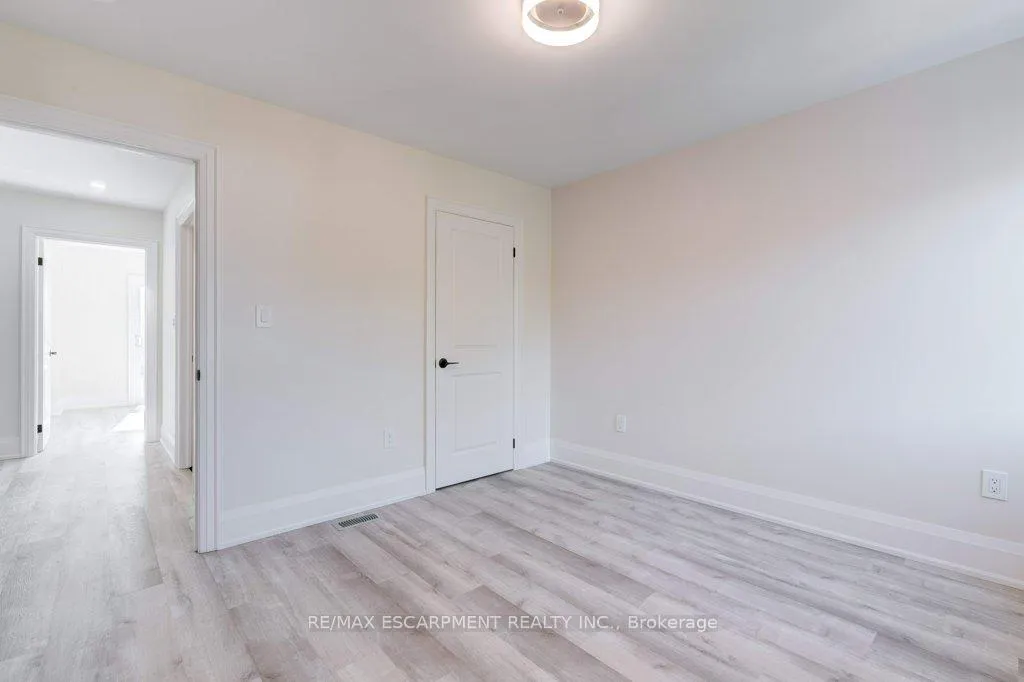 Photo 14 of 38 East 16th Street, Hamilton, Inch Park — HOMEH