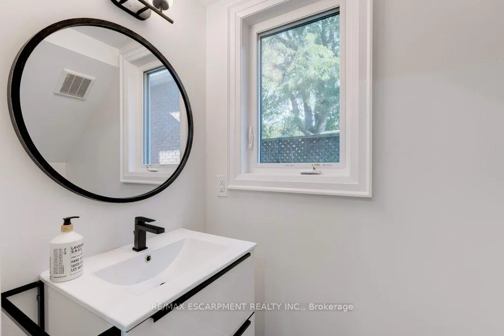 Photo 25 of 38 East 16th Street, Hamilton, Inch Park — HOMEH