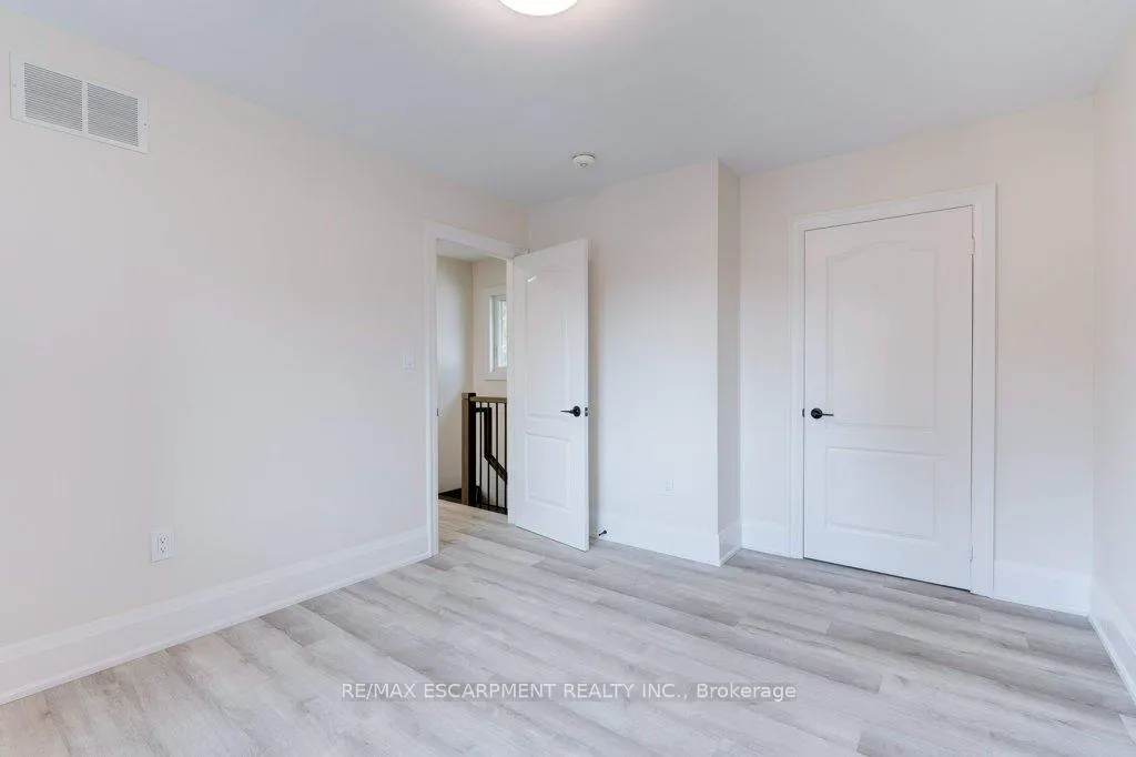Photo 28 of 38 East 16th Street, Hamilton, Inch Park — HOMEH