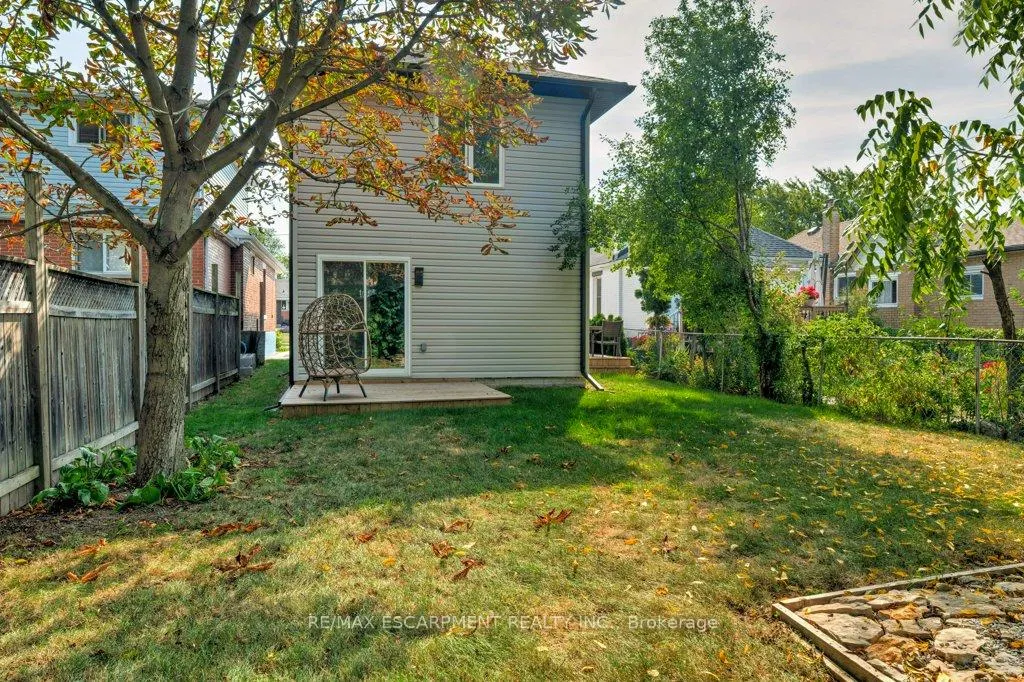 Photo 33 of 38 East 16th Street, Hamilton, Inch Park — HOMEH