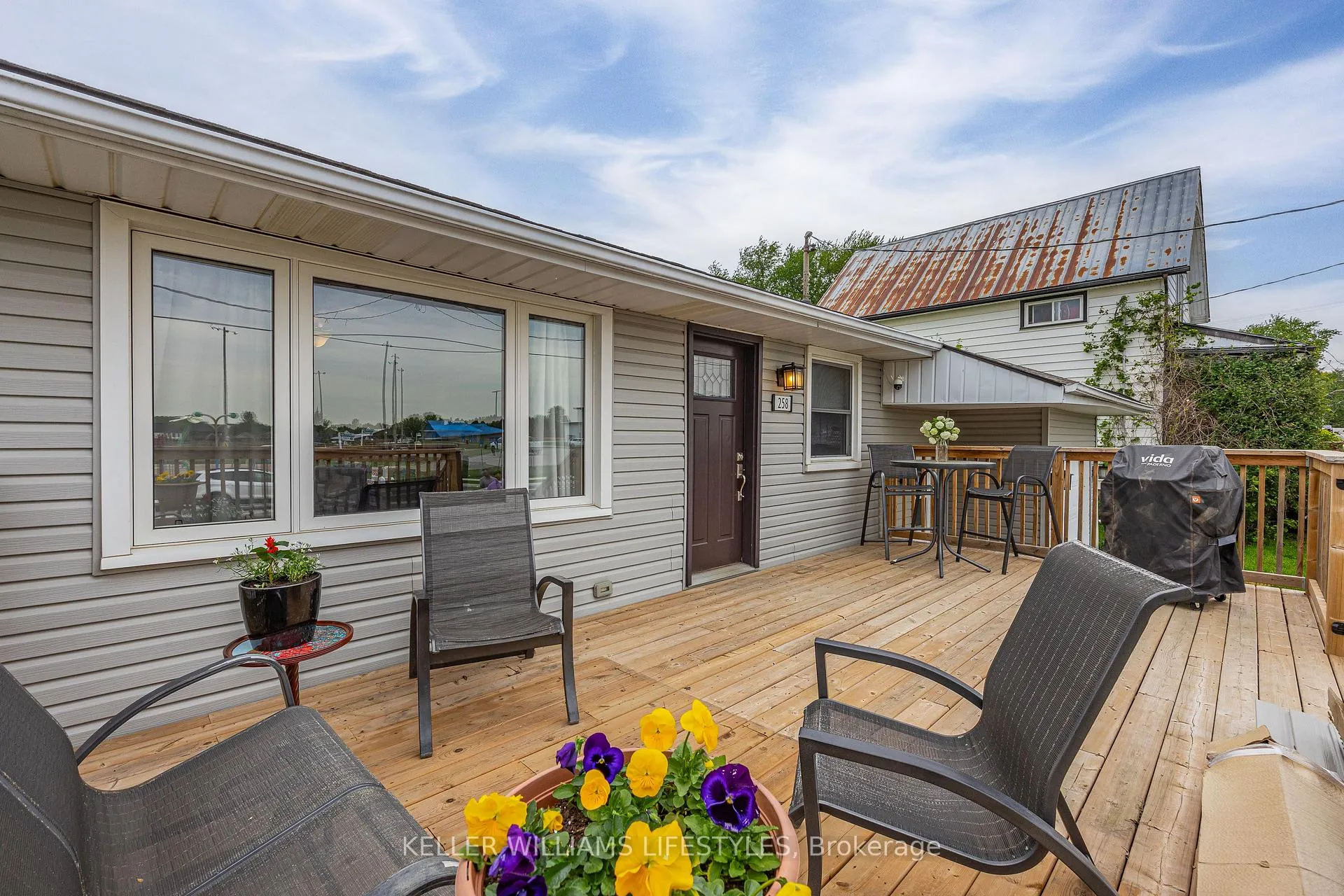 Photo 3 of 258 Upper Queen Street, Thames Centre, Thorndale — HOMEH