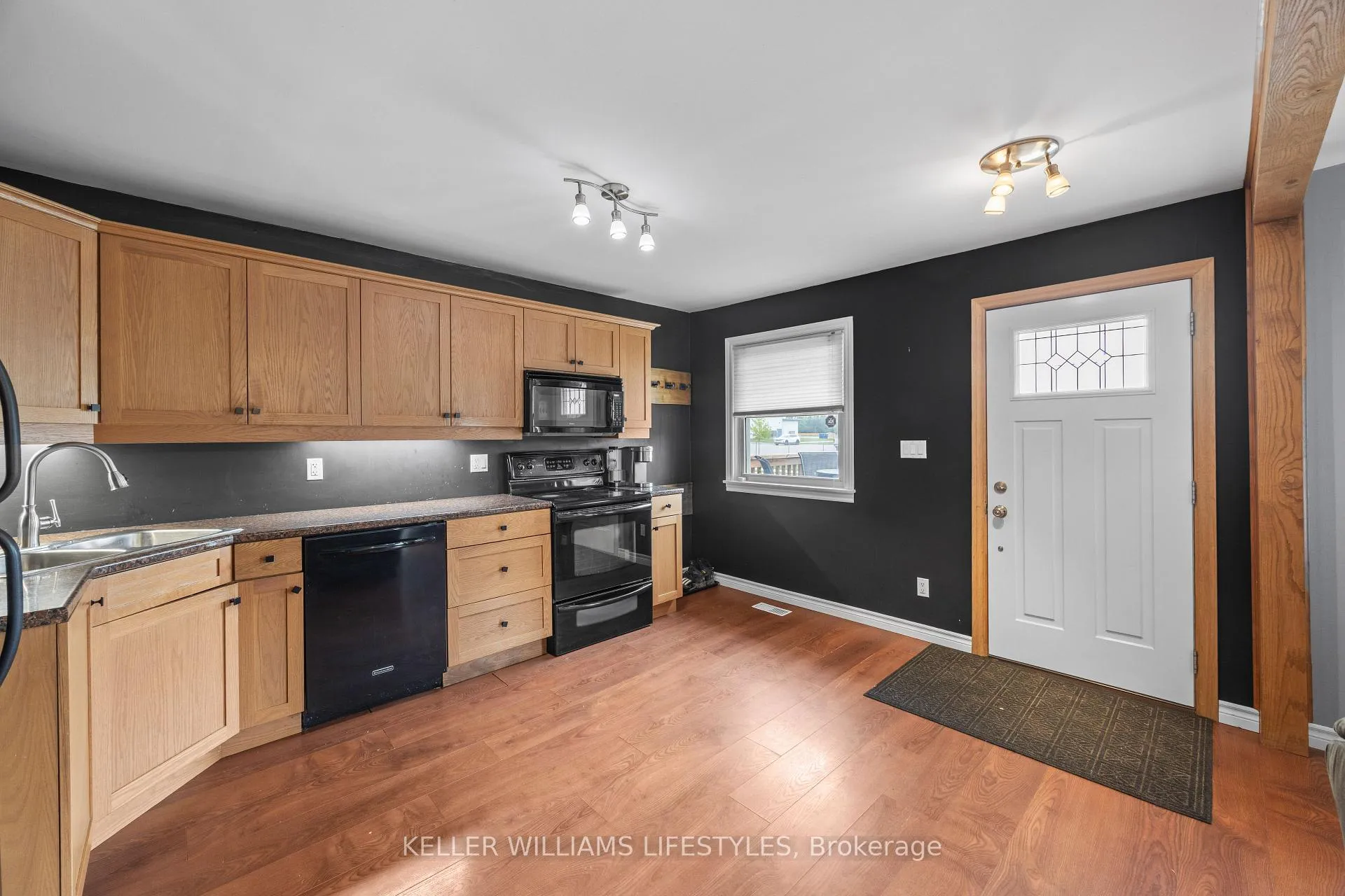 Photo 4 of 258 Upper Queen Street, Thames Centre, Thorndale — HOMEH