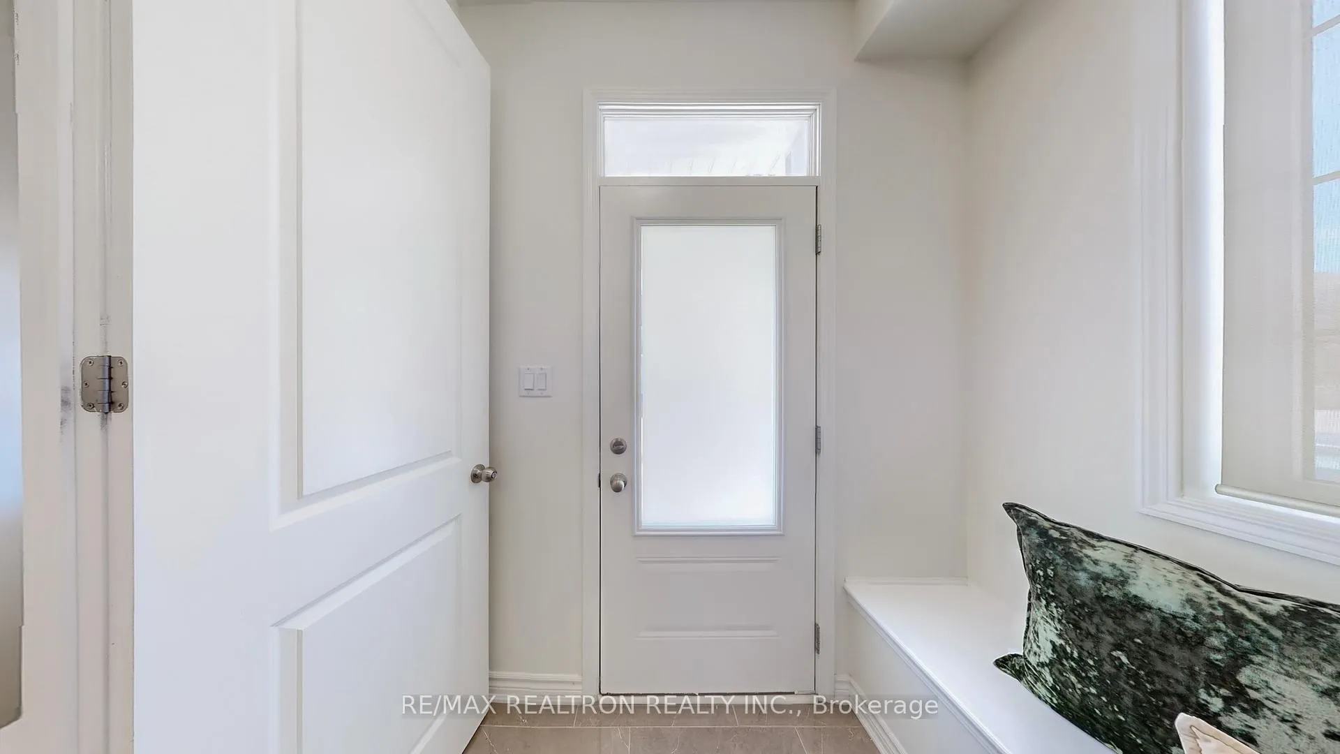 Photo 7 of 3309 Thunderbird Promenade, Pickering, Rural Pickering — HOMEH