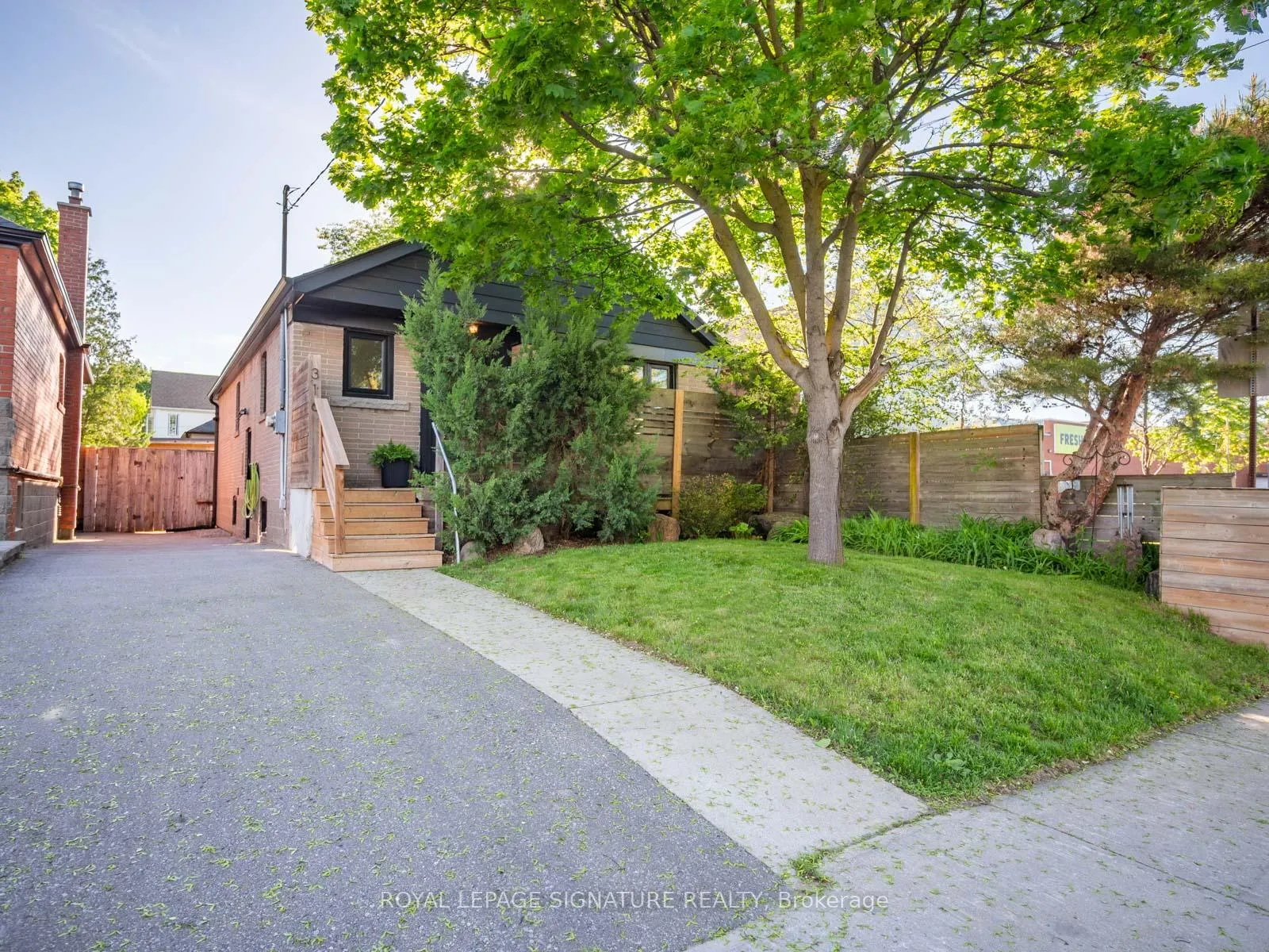 Front of 316 Blantyre Avenue
