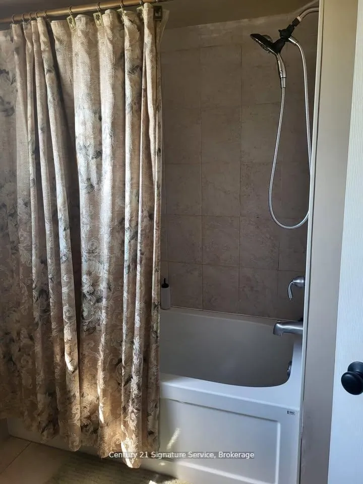 Photo 7 of 793 Eyer Drive, Pickering, West Shore — HOMEH