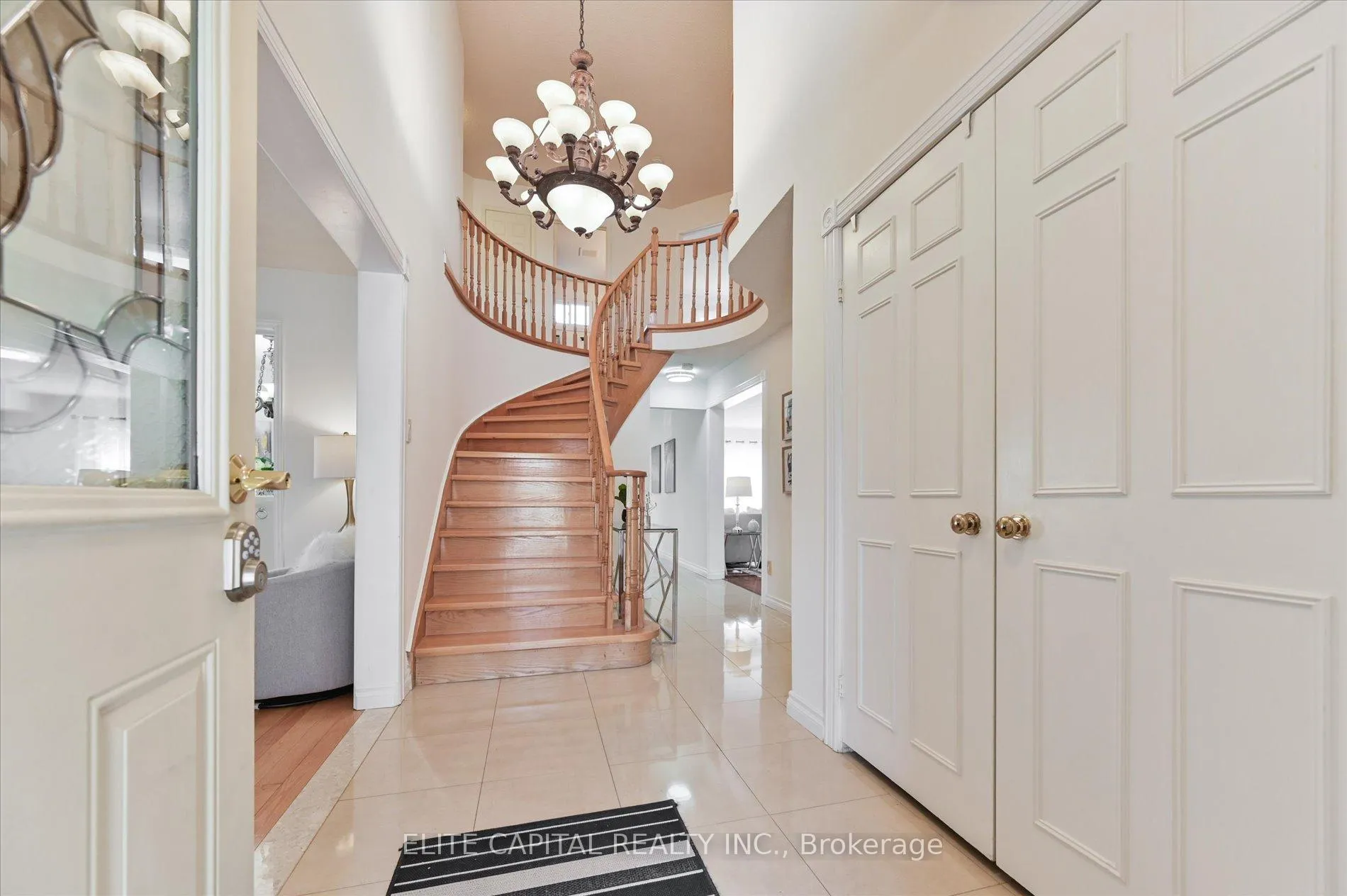 Photo 2 of 54 Bauer Crescent, Markham, Unionville — HOMEH