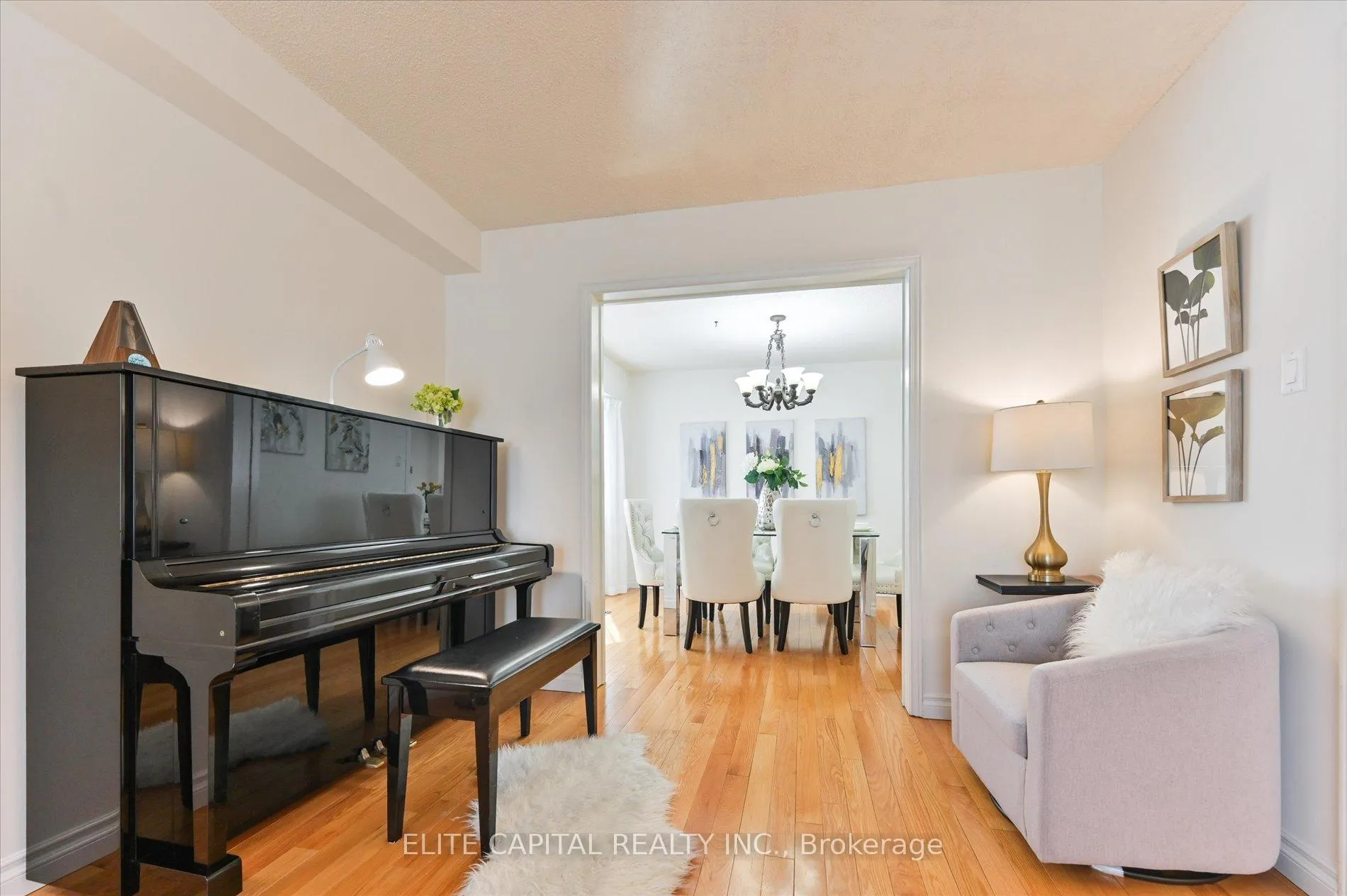 Photo 3 of 54 Bauer Crescent, Markham, Unionville — HOMEH