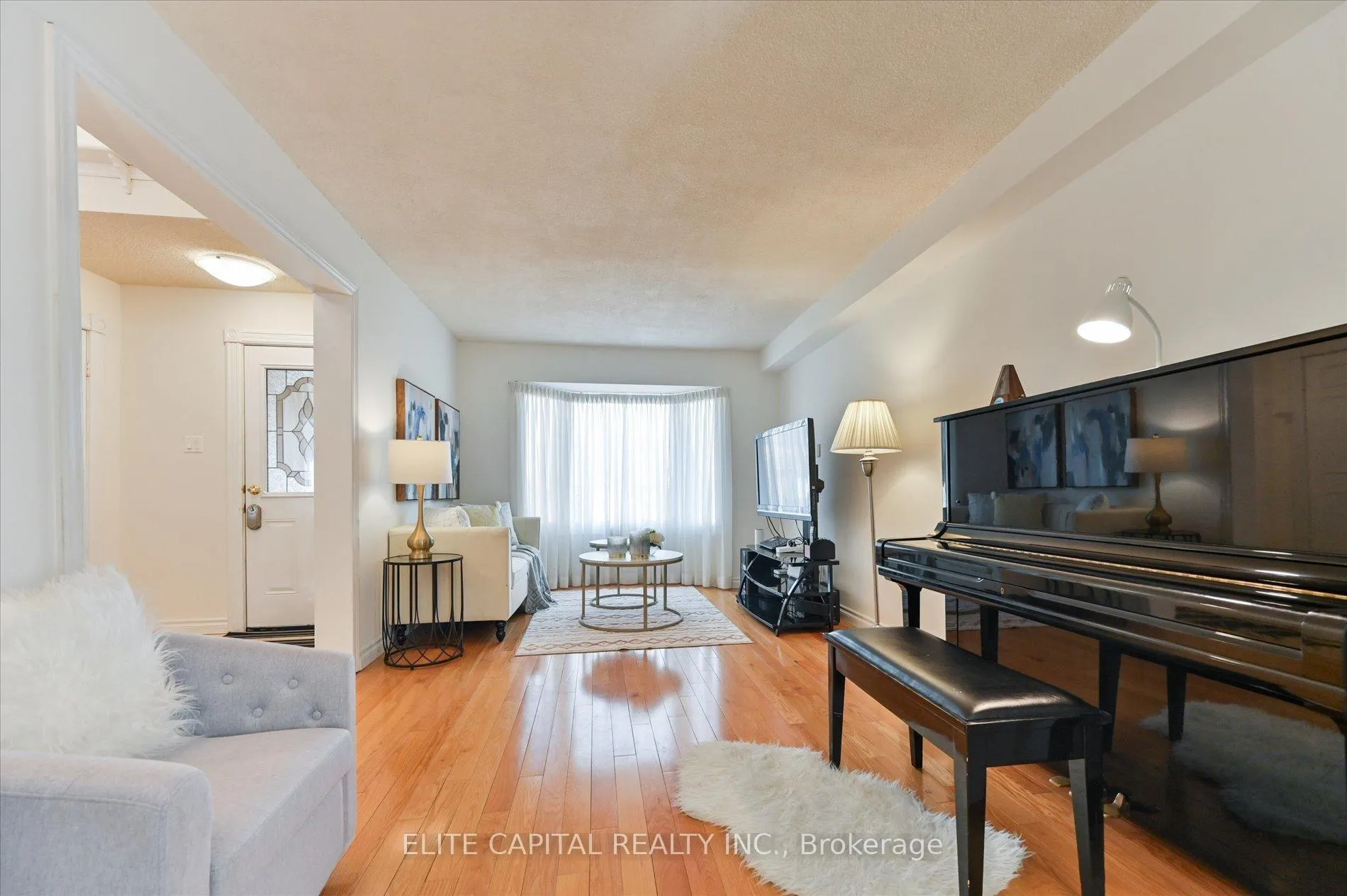 Photo 4 of 54 Bauer Crescent, Markham, Unionville — HOMEH