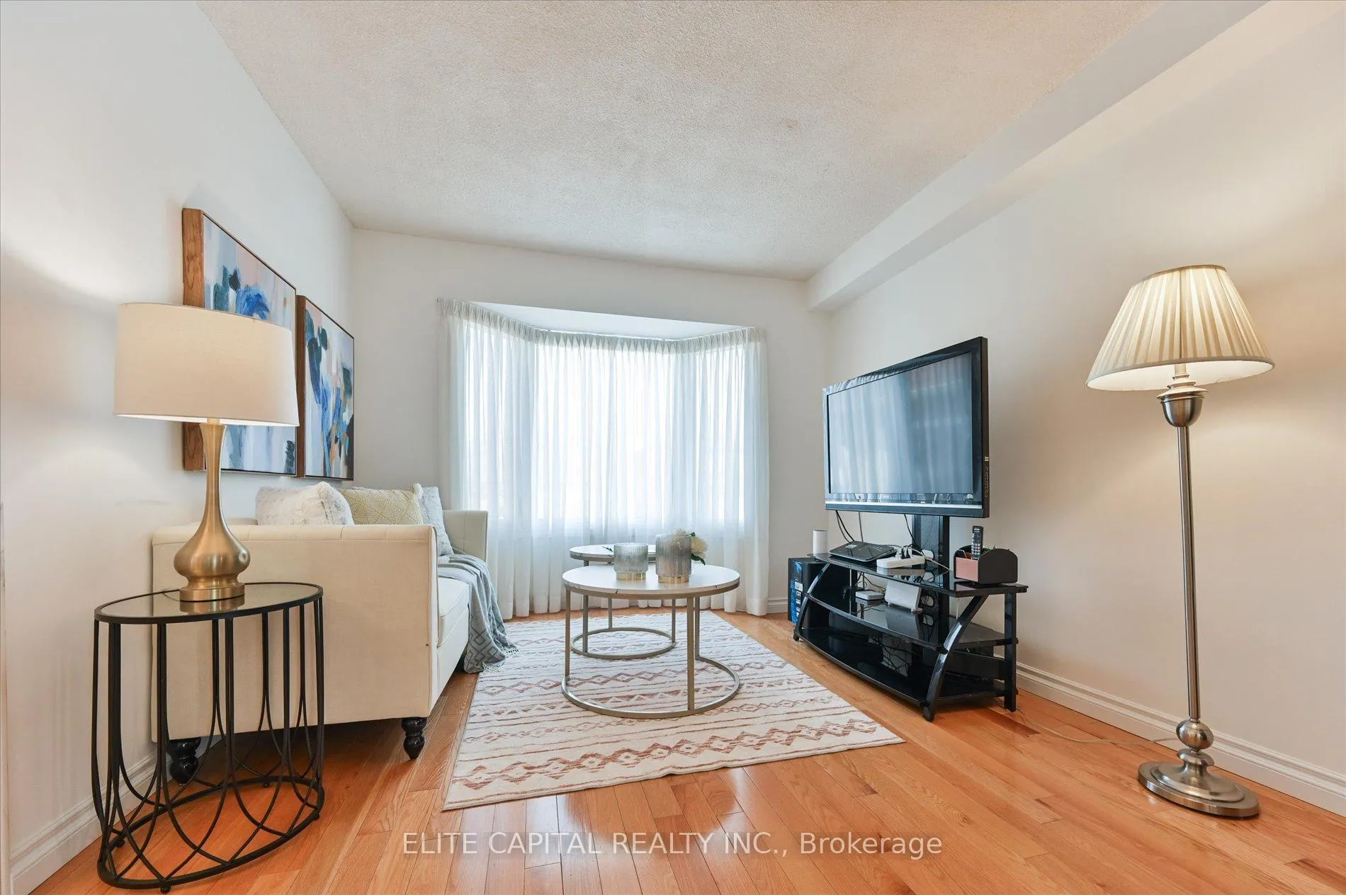 Photo 5 of 54 Bauer Crescent, Markham, Unionville — HOMEH
