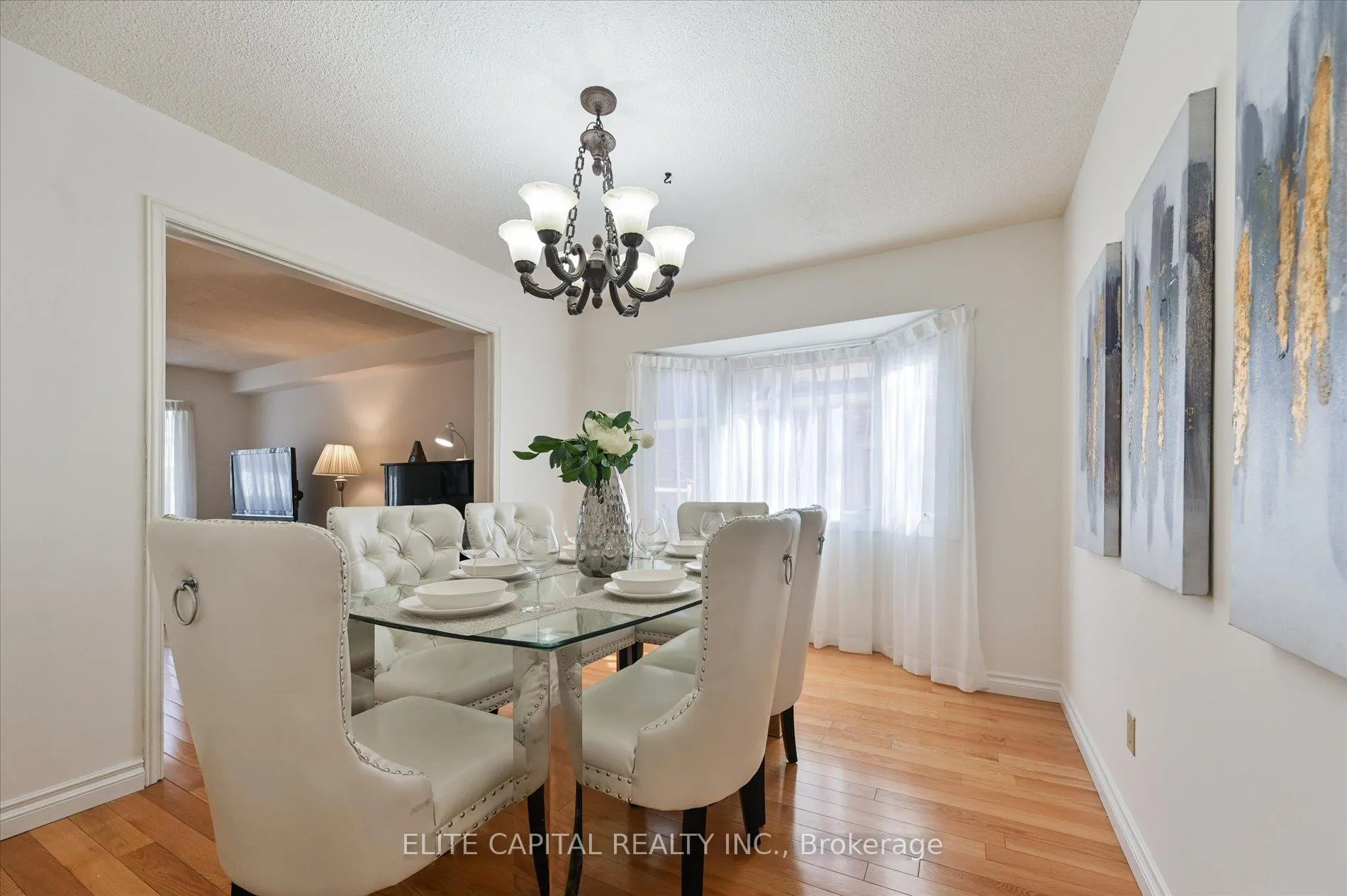 Photo 6 of 54 Bauer Crescent, Markham, Unionville — HOMEH