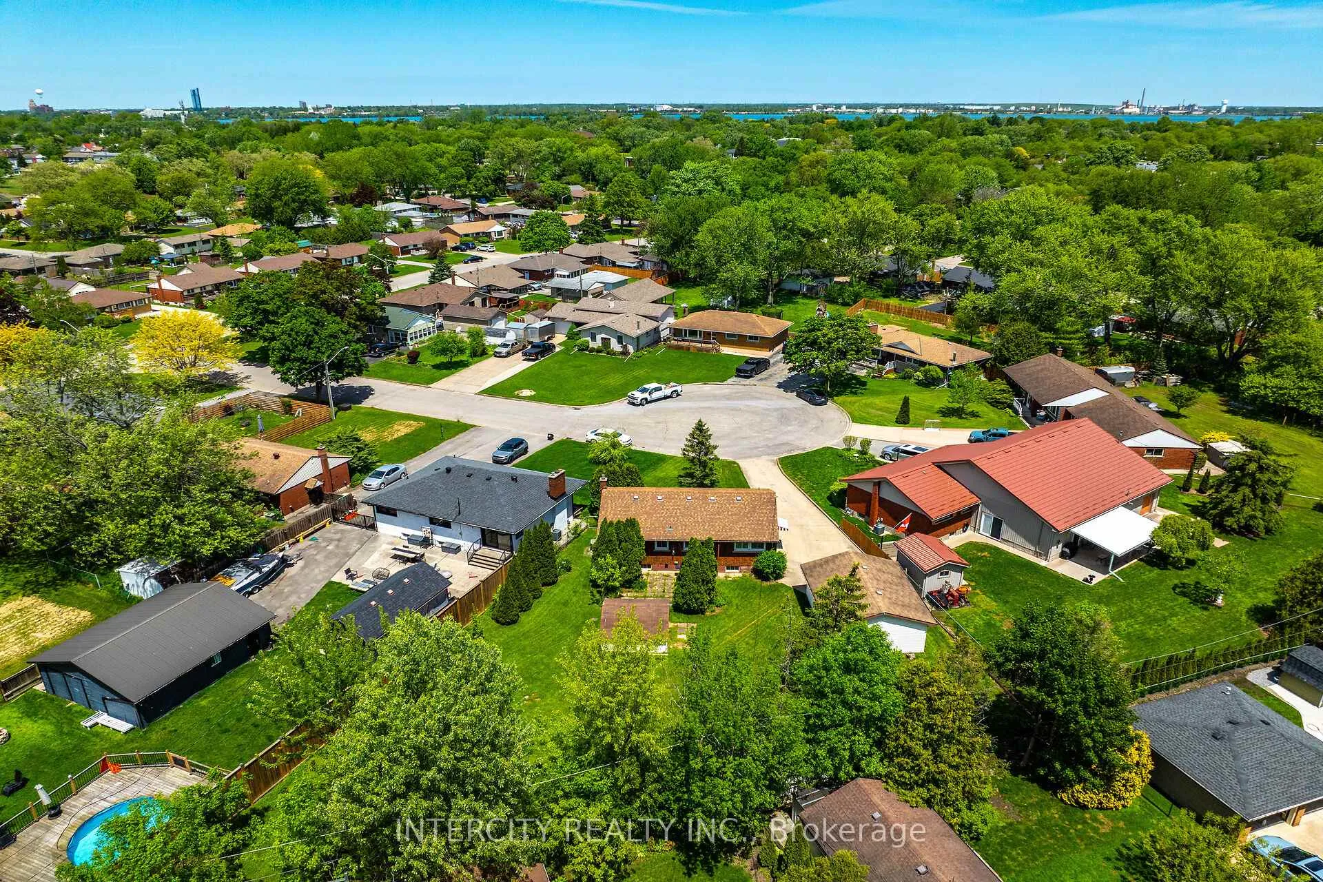 Photo 3 of 8735 Howe Crescent, Niagara Falls, Chippawa — HOMEH