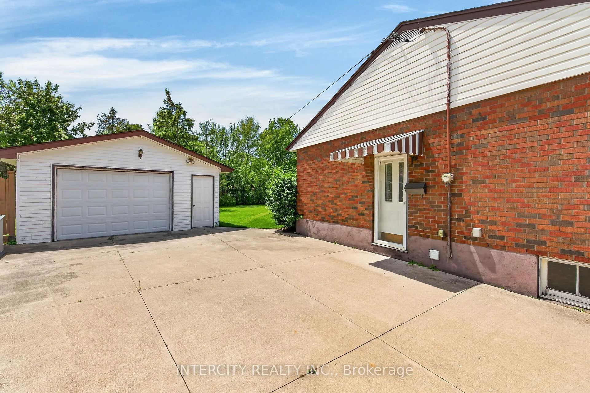 Photo 4 of 8735 Howe Crescent, Niagara Falls, Chippawa — HOMEH