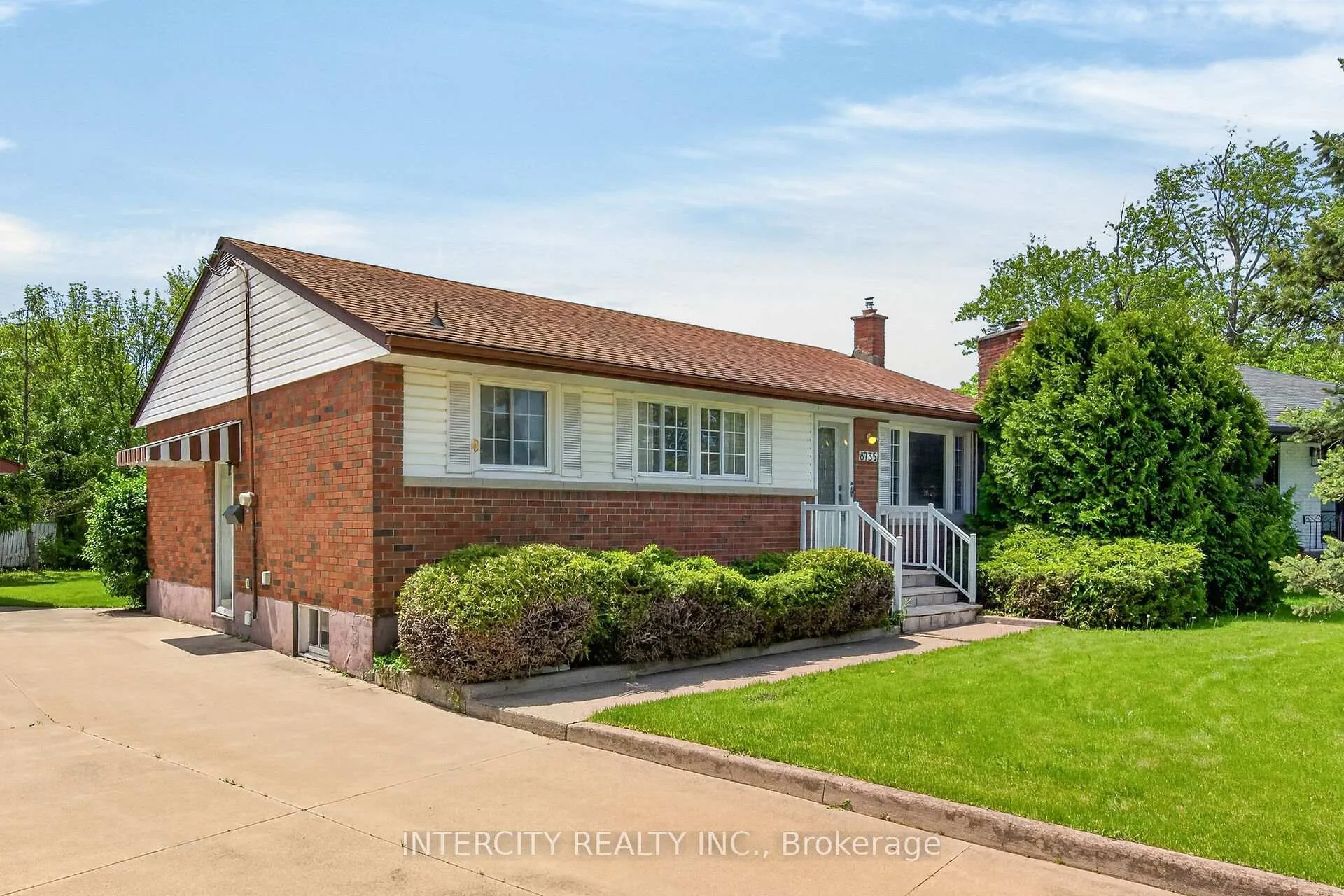 Photo 5 of 8735 Howe Crescent, Niagara Falls, Chippawa — HOMEH