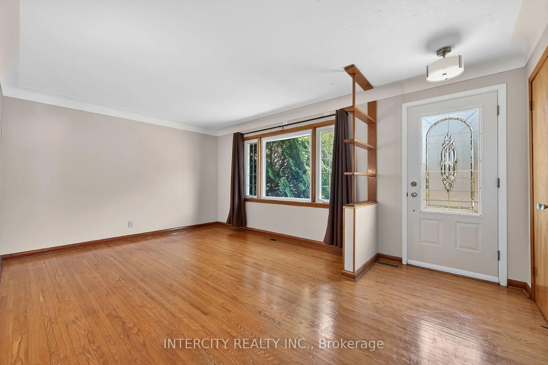 Photo 9 of 8735 Howe Crescent, Niagara Falls, Chippawa — HOMEH