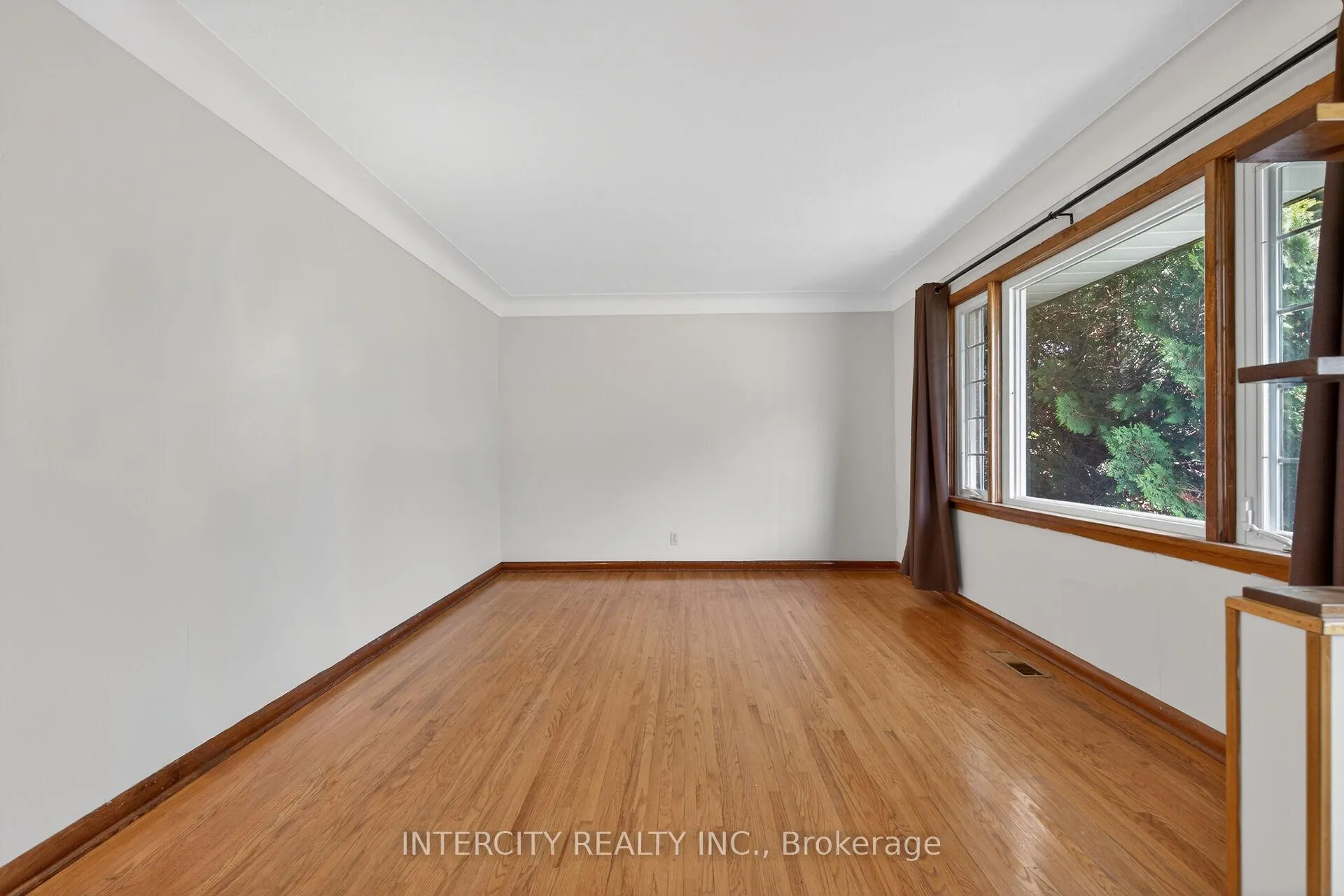 Photo 11 of 8735 Howe Crescent, Niagara Falls, Chippawa — HOMEH