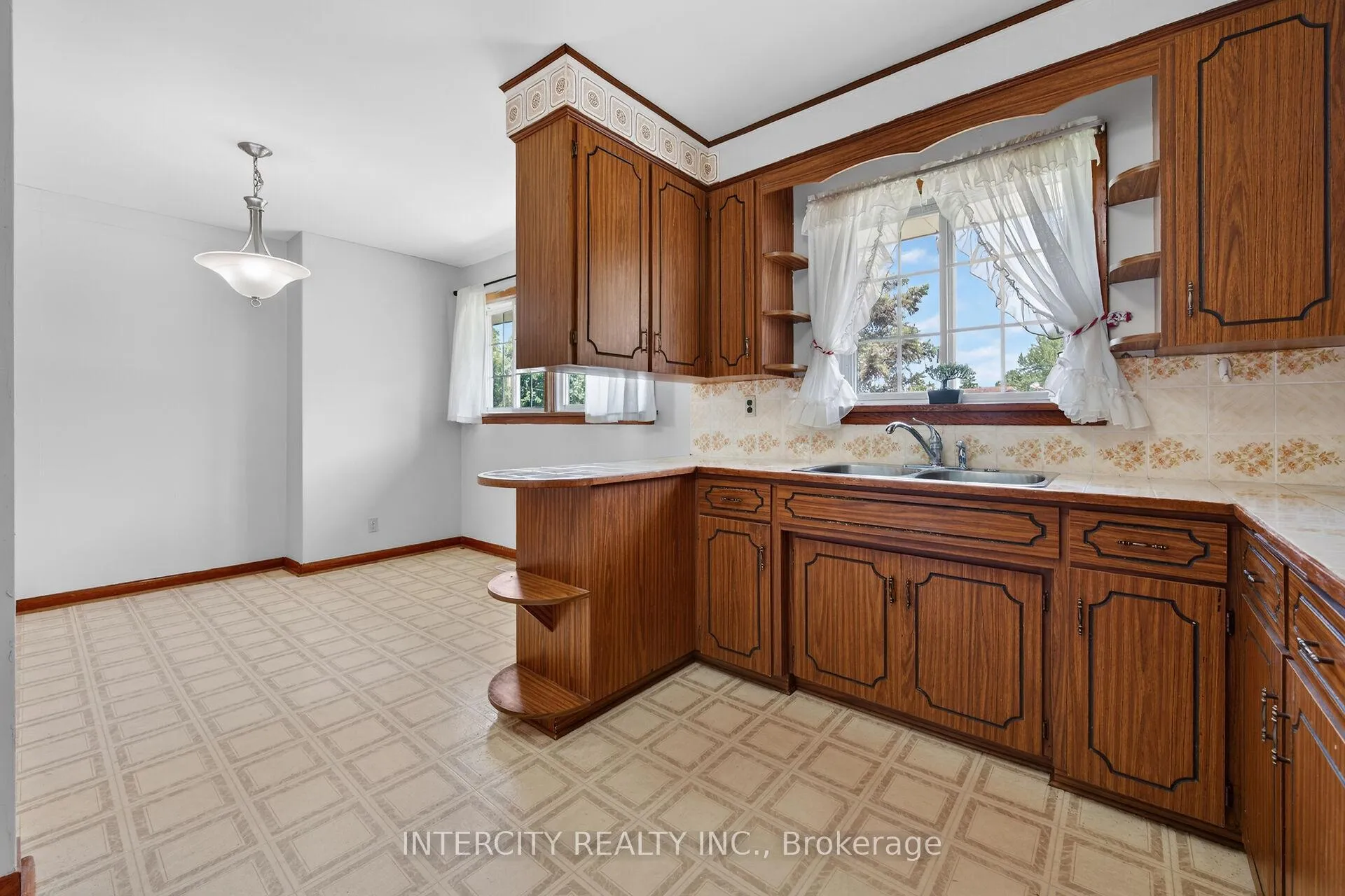 Photo 15 of 8735 Howe Crescent, Niagara Falls, Chippawa — HOMEH