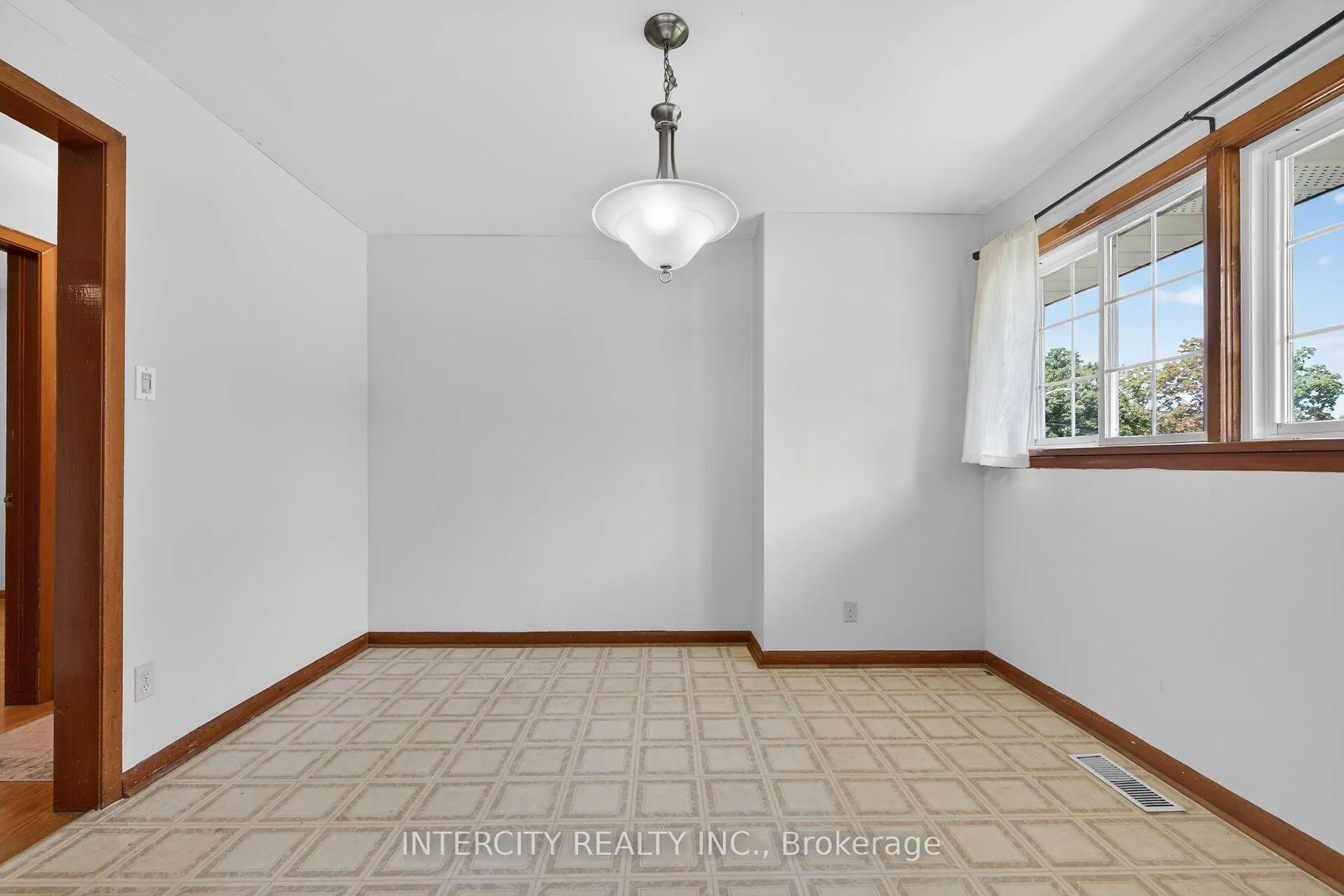 Photo 21 of 8735 Howe Crescent, Niagara Falls, Chippawa — HOMEH