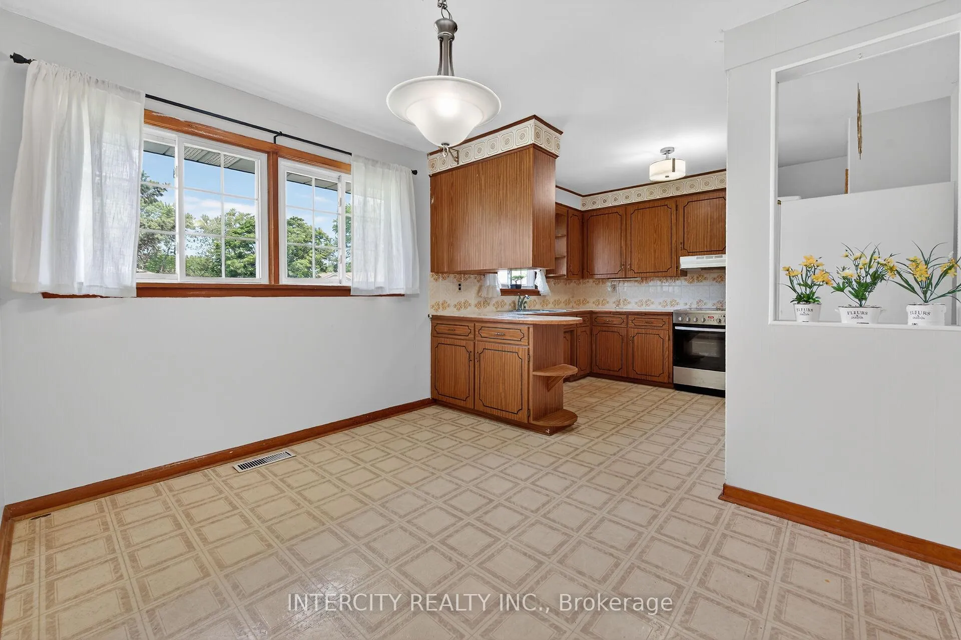 Photo 23 of 8735 Howe Crescent, Niagara Falls, Chippawa — HOMEH