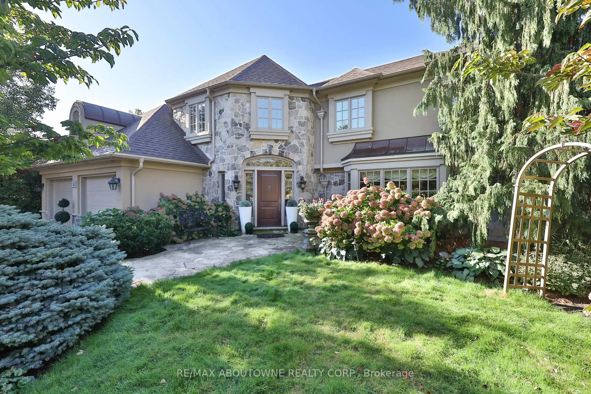 Photo 41 of 342 Pomona Avenue, Burlington, Roseland — HOMEH