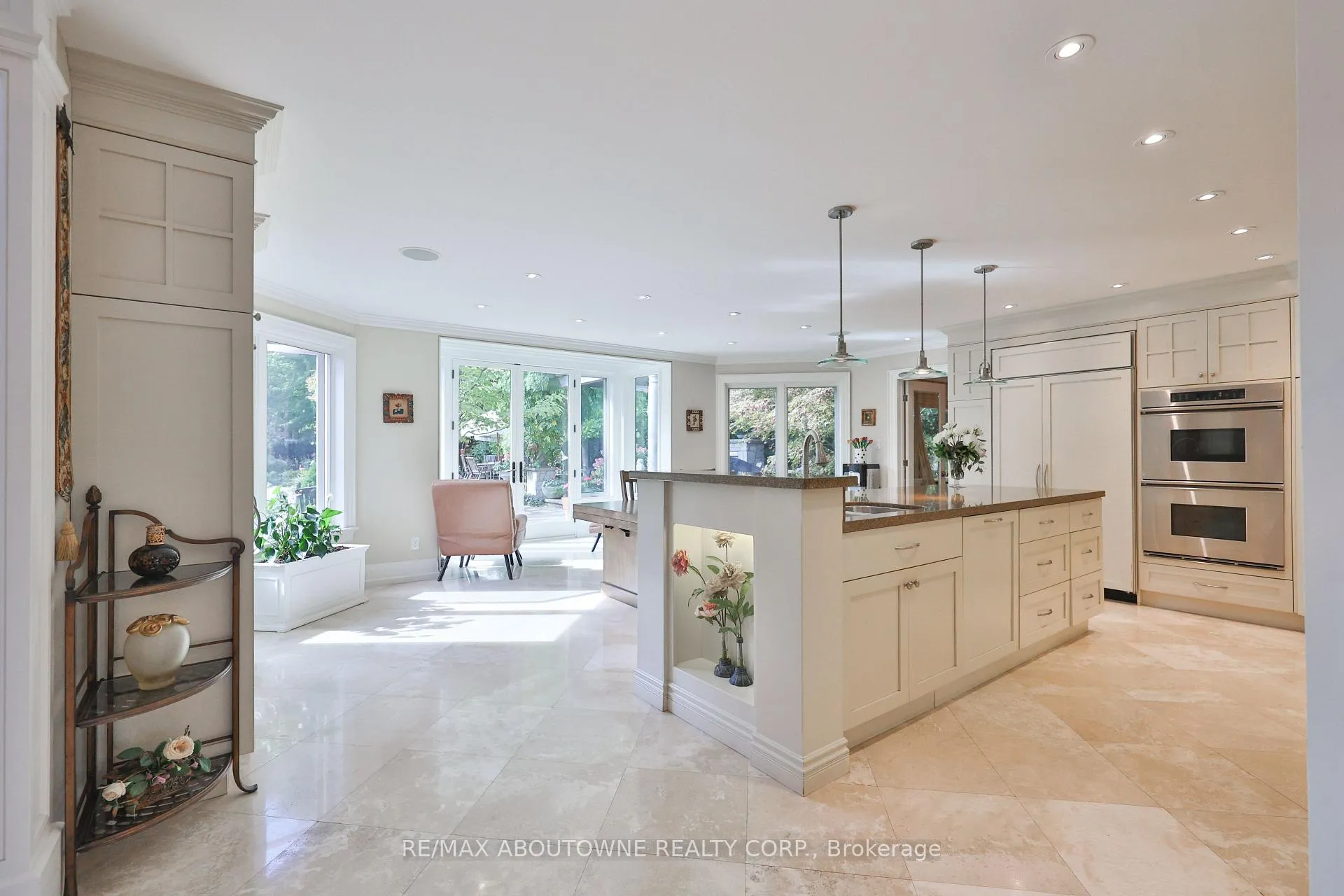 Photo 5 of 342 Pomona Avenue, Burlington, Roseland — HOMEH