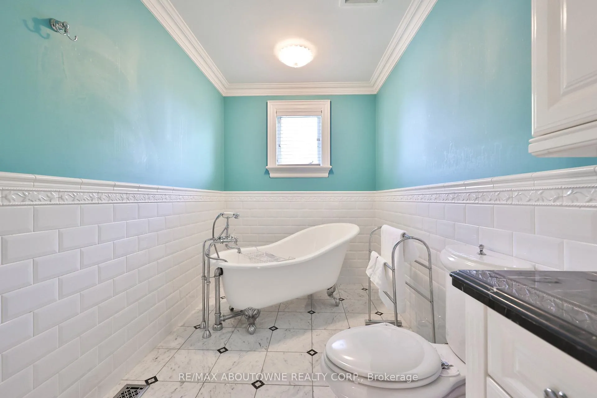 Photo 32 of 342 Pomona Avenue, Burlington, Roseland — HOMEH