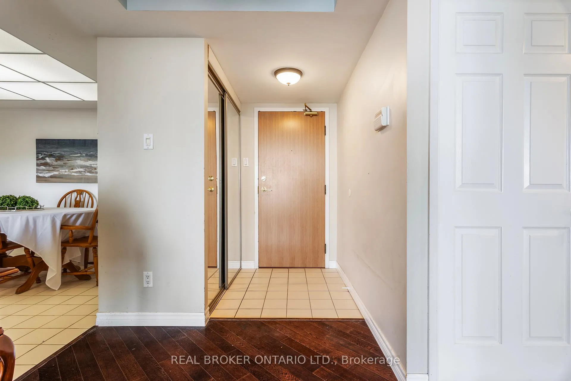 Photo 3 of Unit 1005, 330 Mill Street S, Brampton, Brampton South — HOMEH