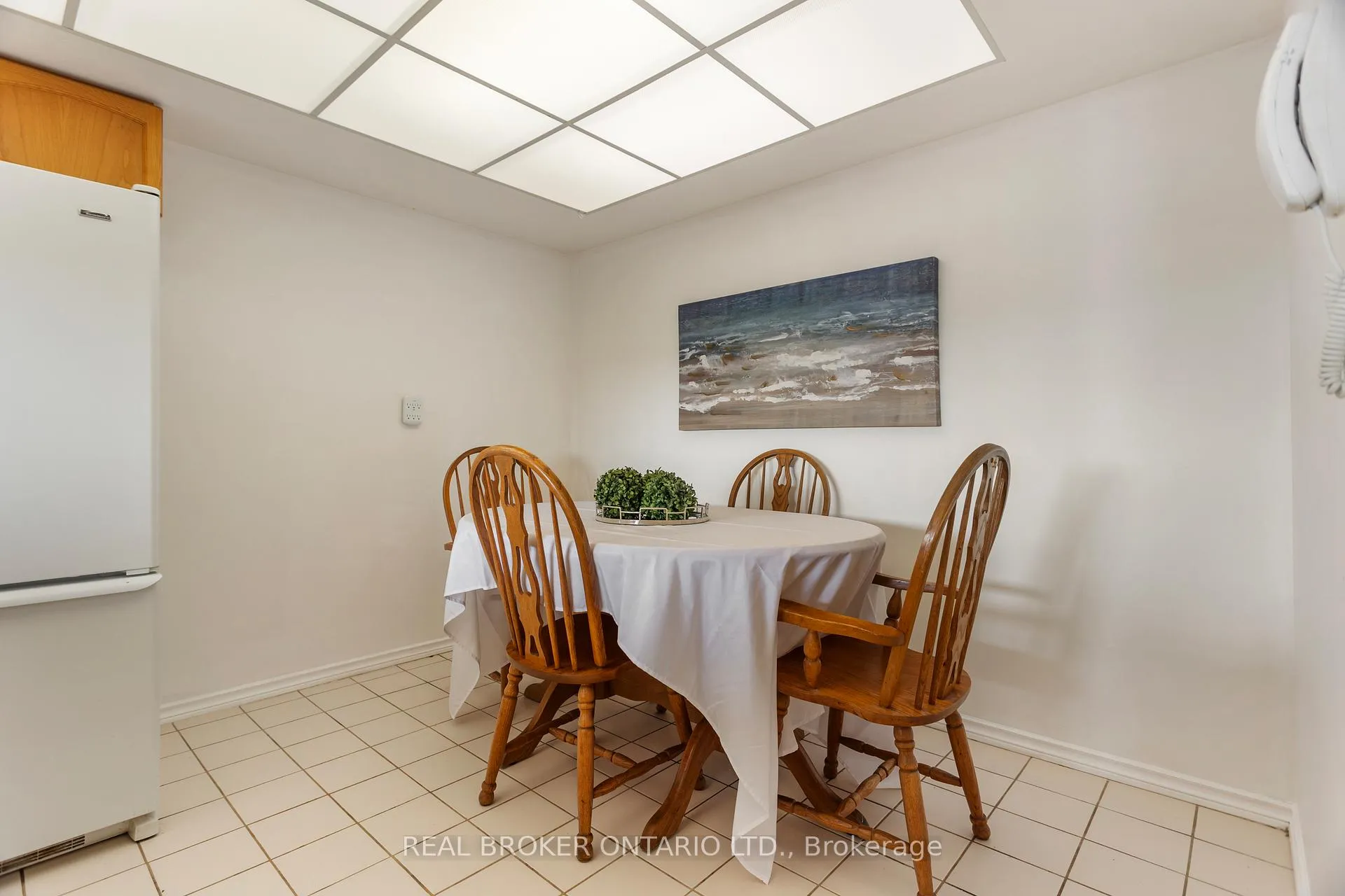 Photo 4 of Unit 1005, 330 Mill Street S, Brampton, Brampton South — HOMEH