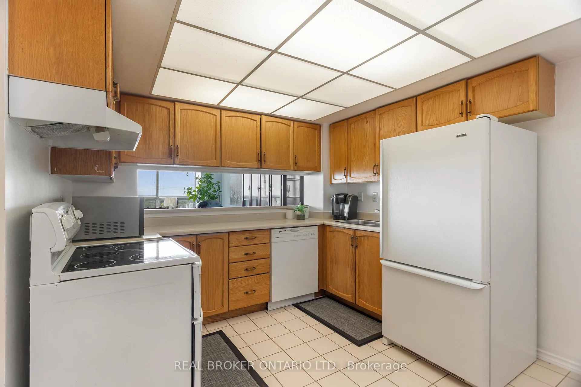Photo 6 of Unit 1005, 330 Mill Street S, Brampton, Brampton South — HOMEH