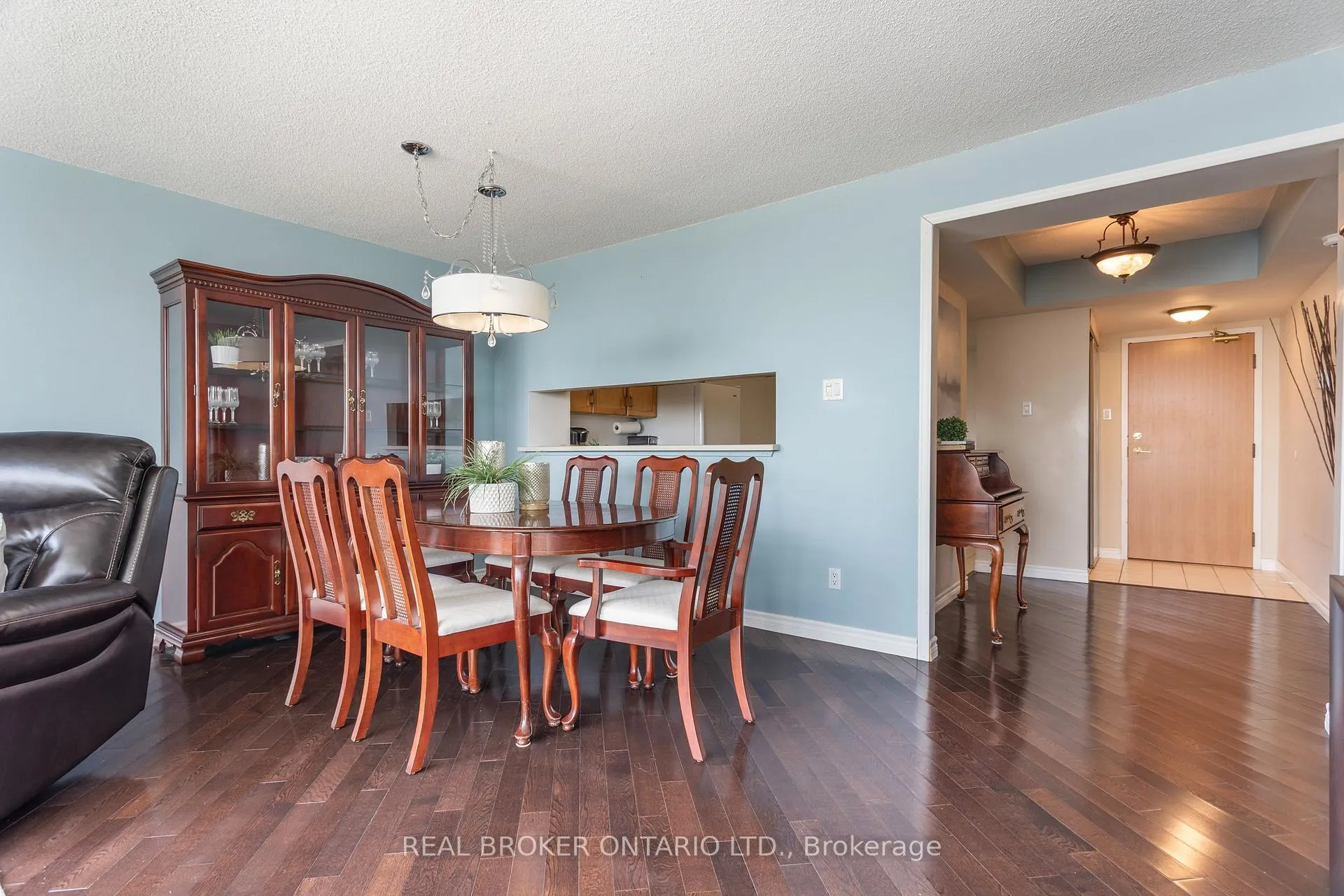Photo 13 of Unit 1005, 330 Mill Street S, Brampton, Brampton South — HOMEH