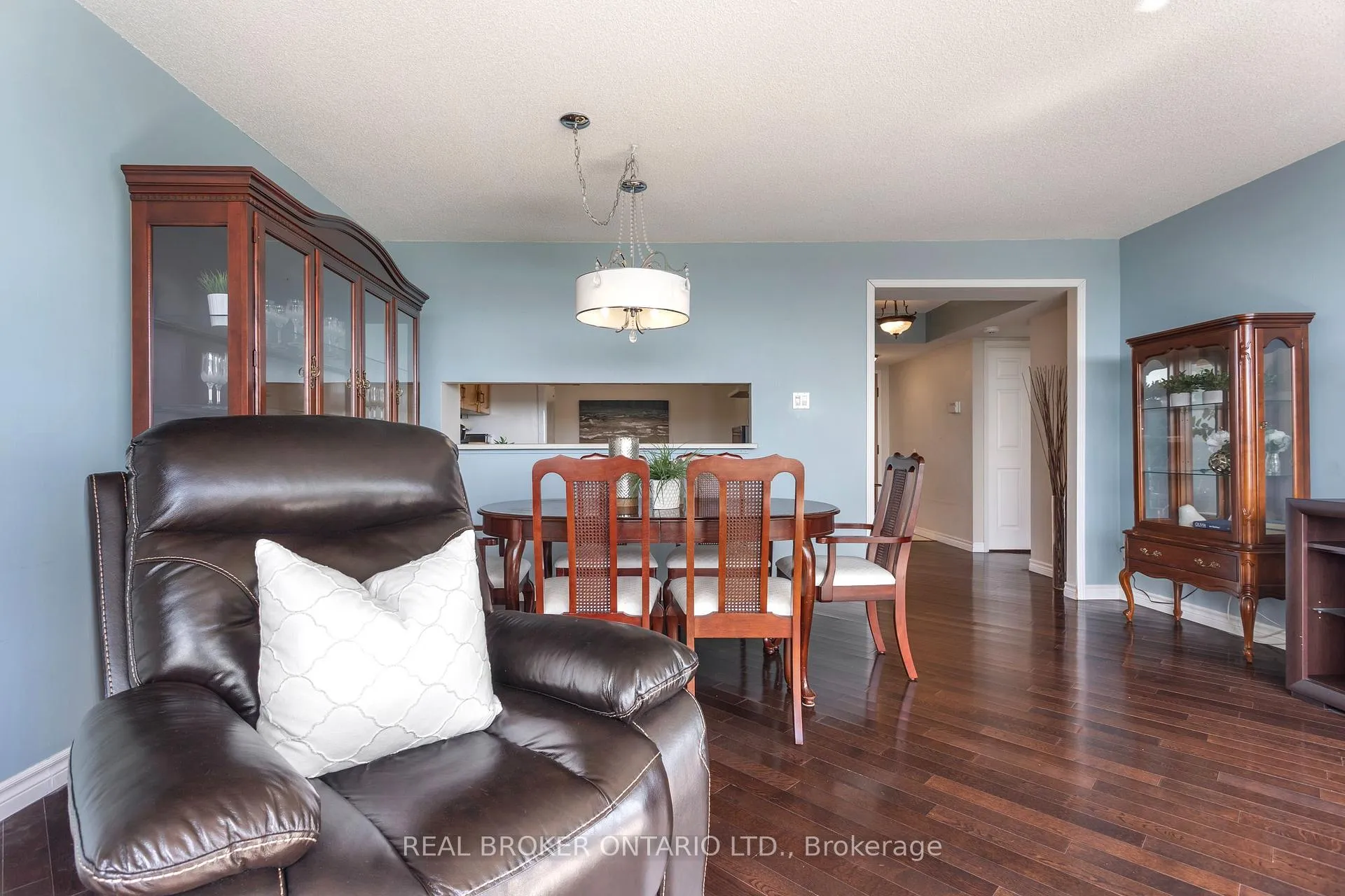 Photo 15 of Unit 1005, 330 Mill Street S, Brampton, Brampton South — HOMEH