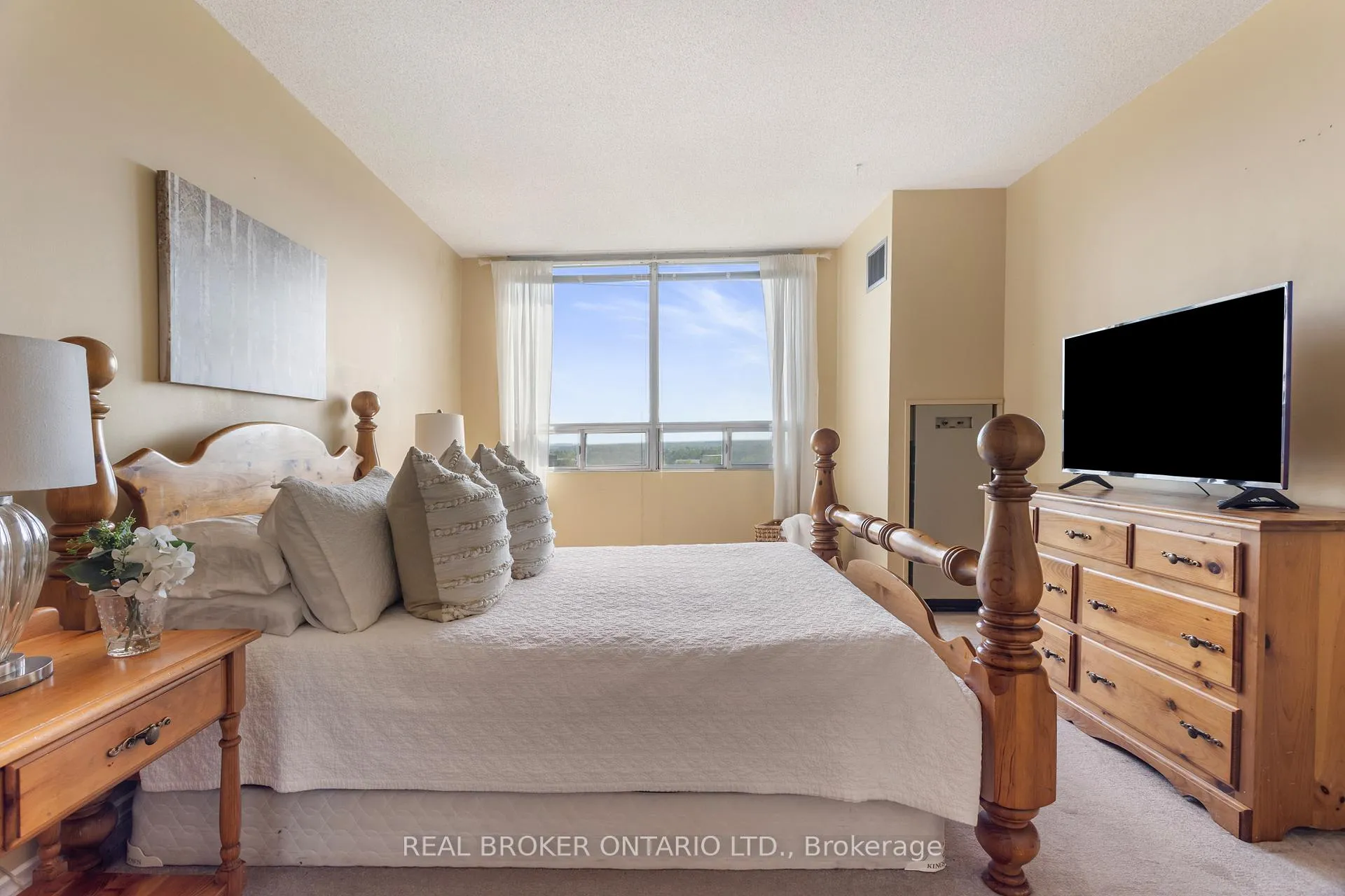 Photo 33 of Unit 1005, 330 Mill Street S, Brampton, Brampton South — HOMEH