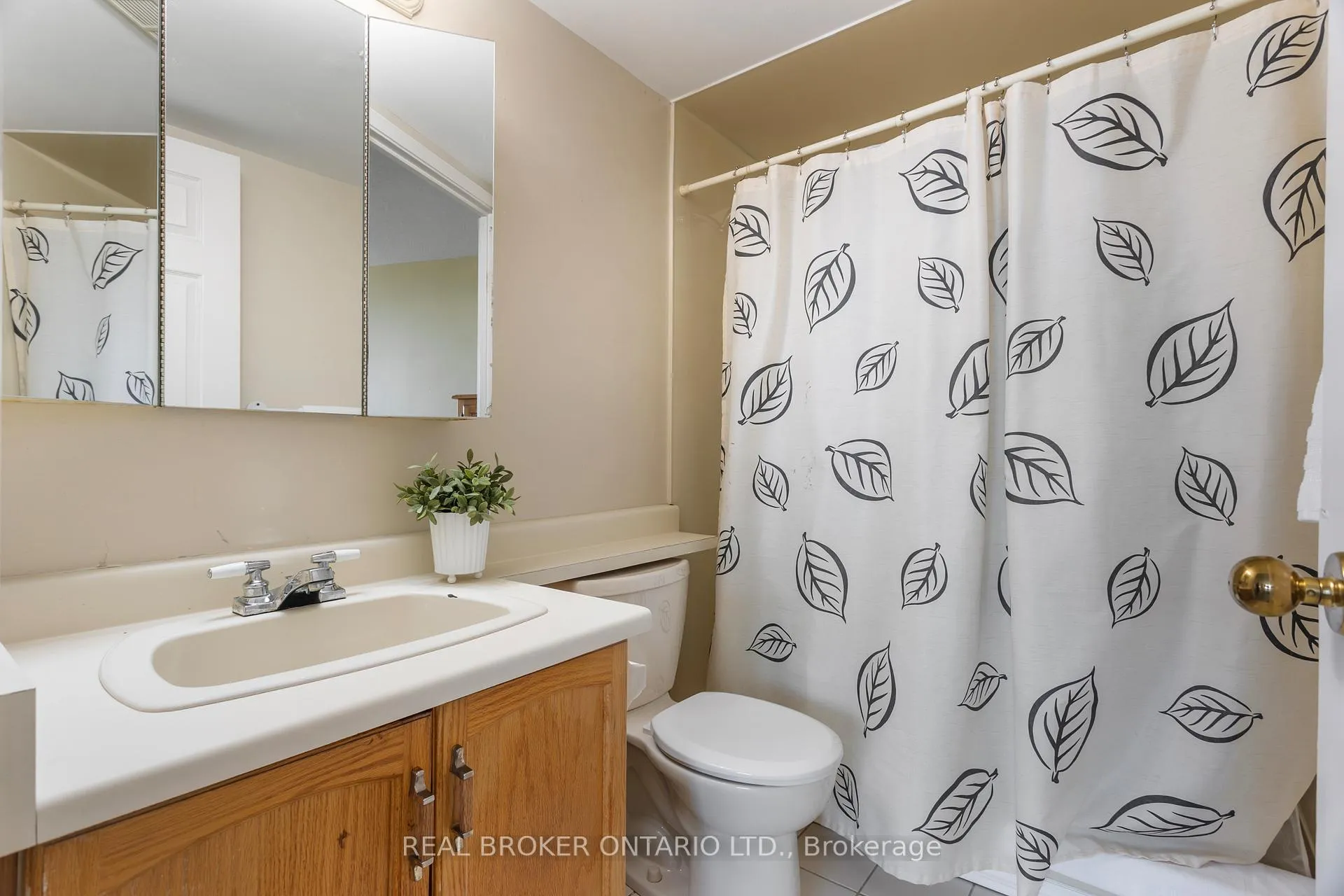 Photo 36 of Unit 1005, 330 Mill Street S, Brampton, Brampton South — HOMEH