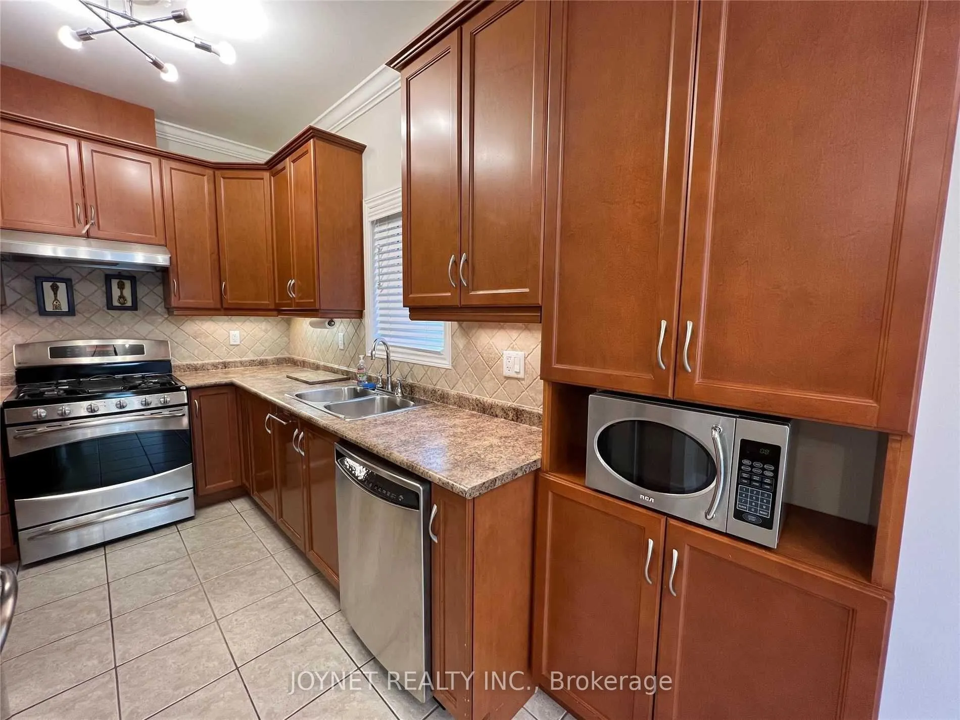 Photo 9 of 269 Lauderdale Drive, Vaughan, Patterson — HOMEH