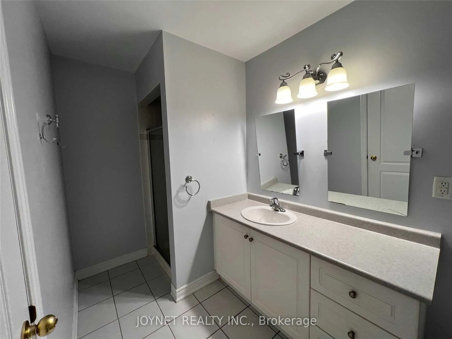 Photo 12 of 269 Lauderdale Drive, Vaughan, Patterson — HOMEH