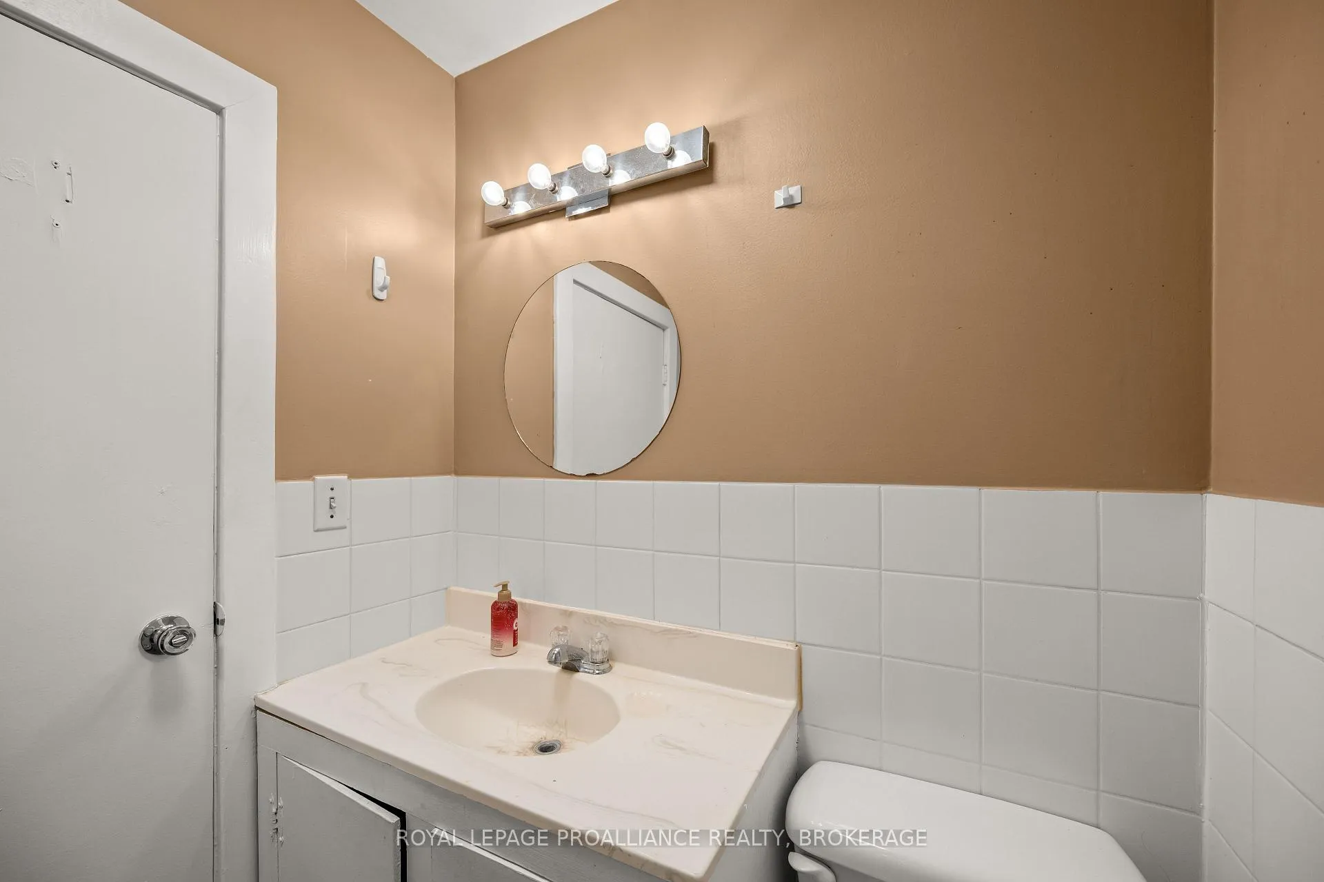Photo 15 of 176 Nelson Street, Kingston, Central City East — HOMEH