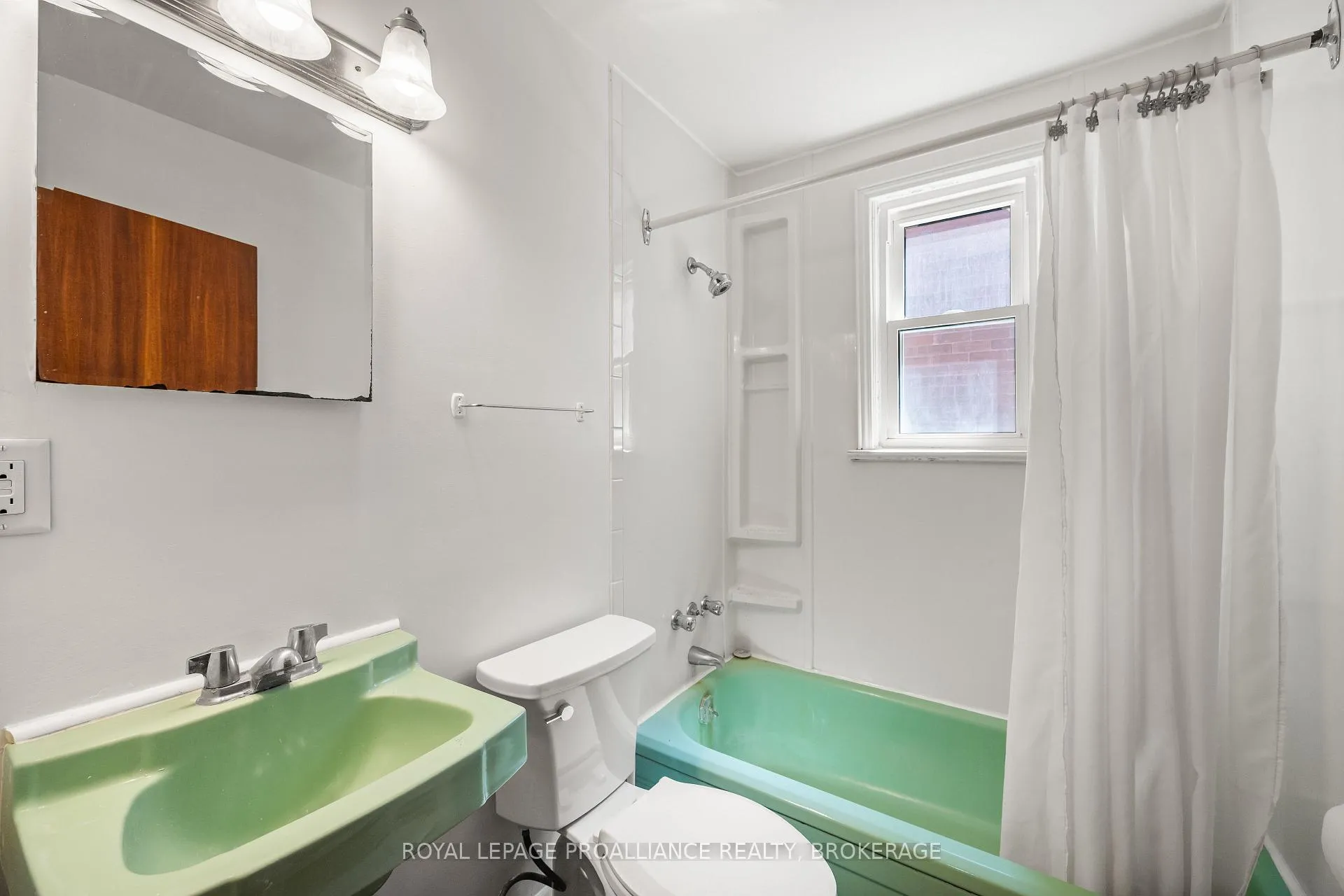 Photo 26 of 176 Nelson Street, Kingston, Central City East — HOMEH