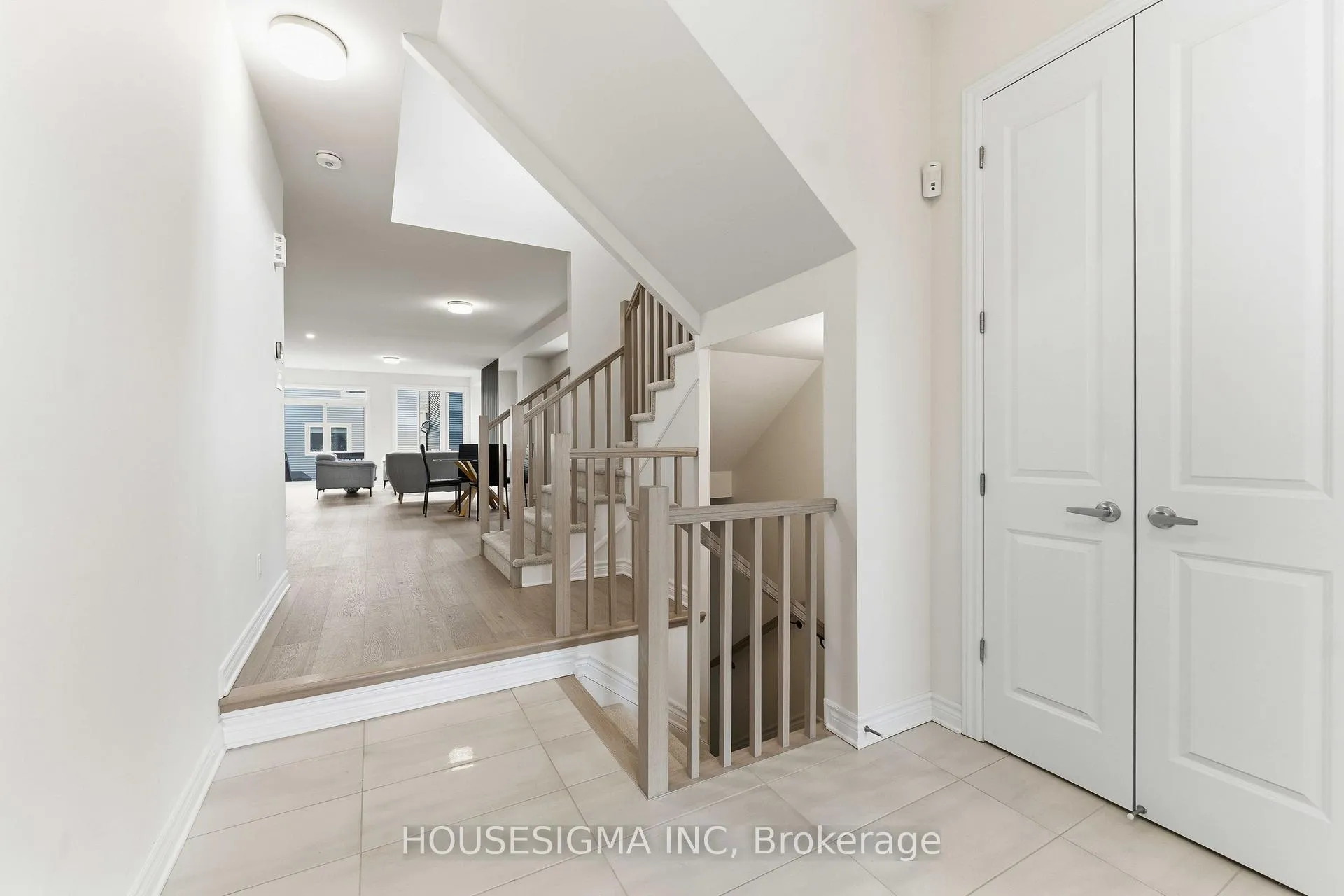Photo 4 of 126 Lumen Place, Ottawa, Chapel Hill South - Orleans Village — HOMEH