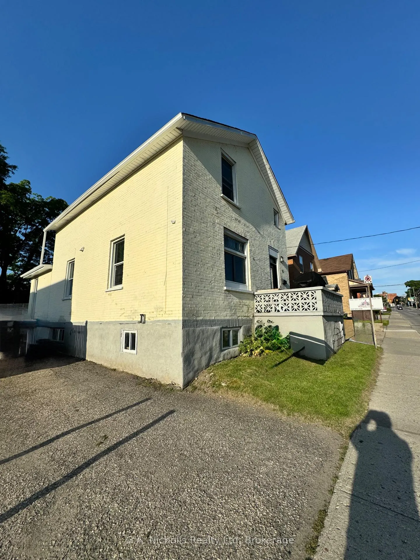 Photo 2 of 45 Bridgeport Road E, Waterloo, Beechwood/University — HOMEH
