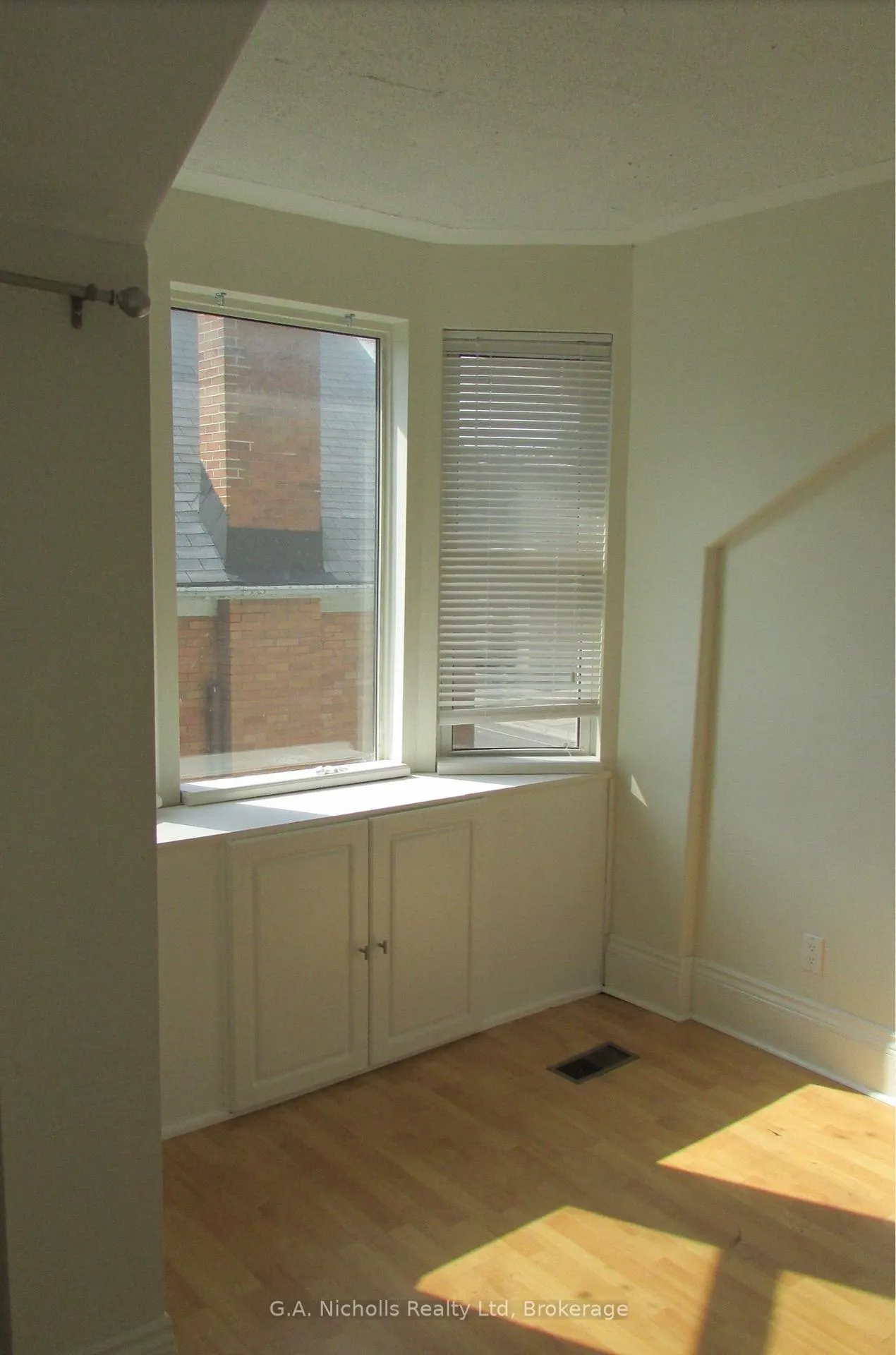 Photo 10 of 45 Bridgeport Road E, Waterloo, Beechwood/University — HOMEH