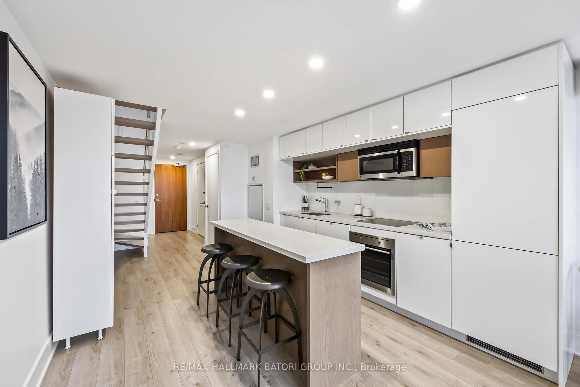 Photo 6 of Unit 919, 111 St Clair Avenue W, Toronto, Yonge-St. Clair — HOMEH