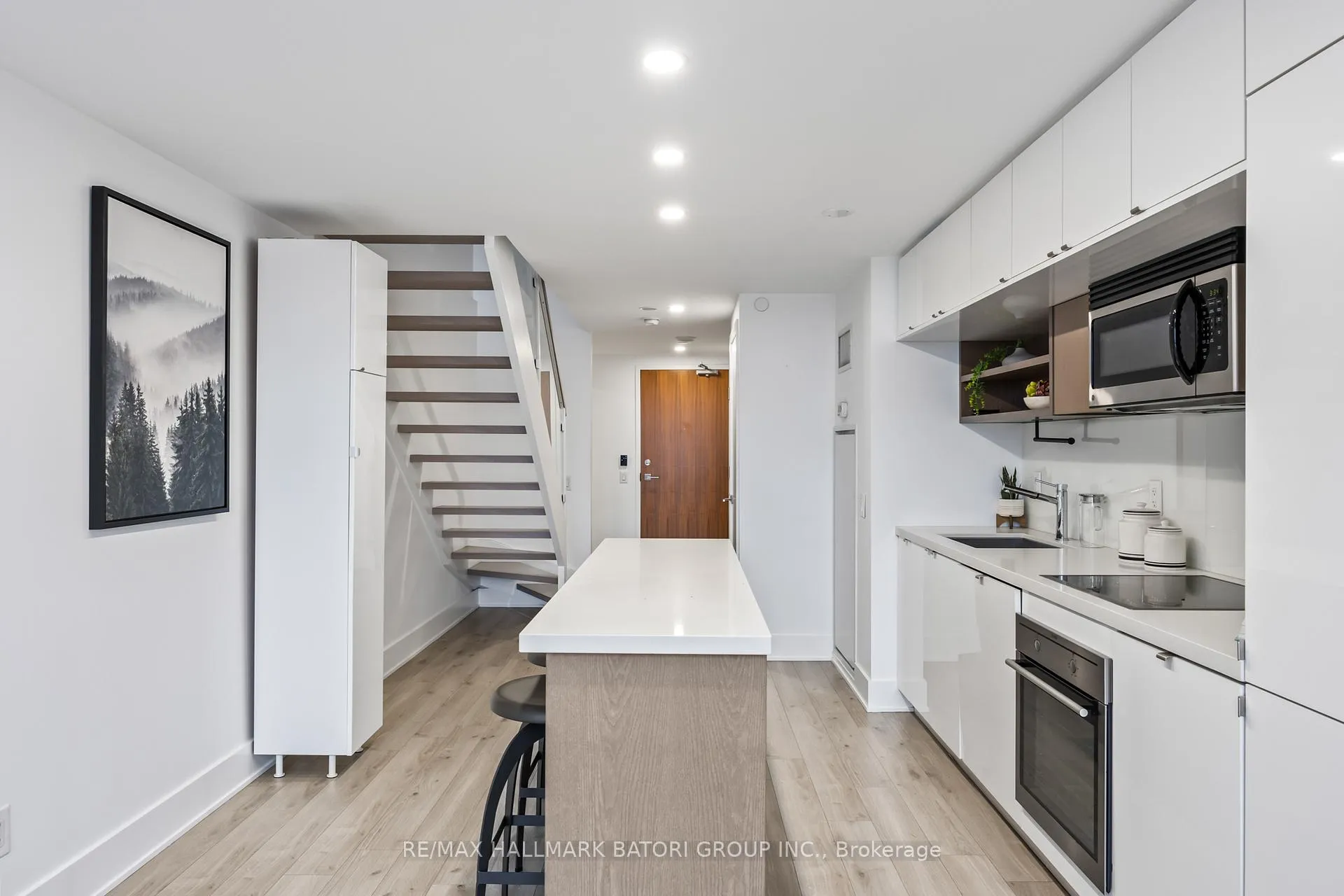 Photo 7 of Unit 919, 111 St Clair Avenue W, Toronto, Yonge-St. Clair — HOMEH