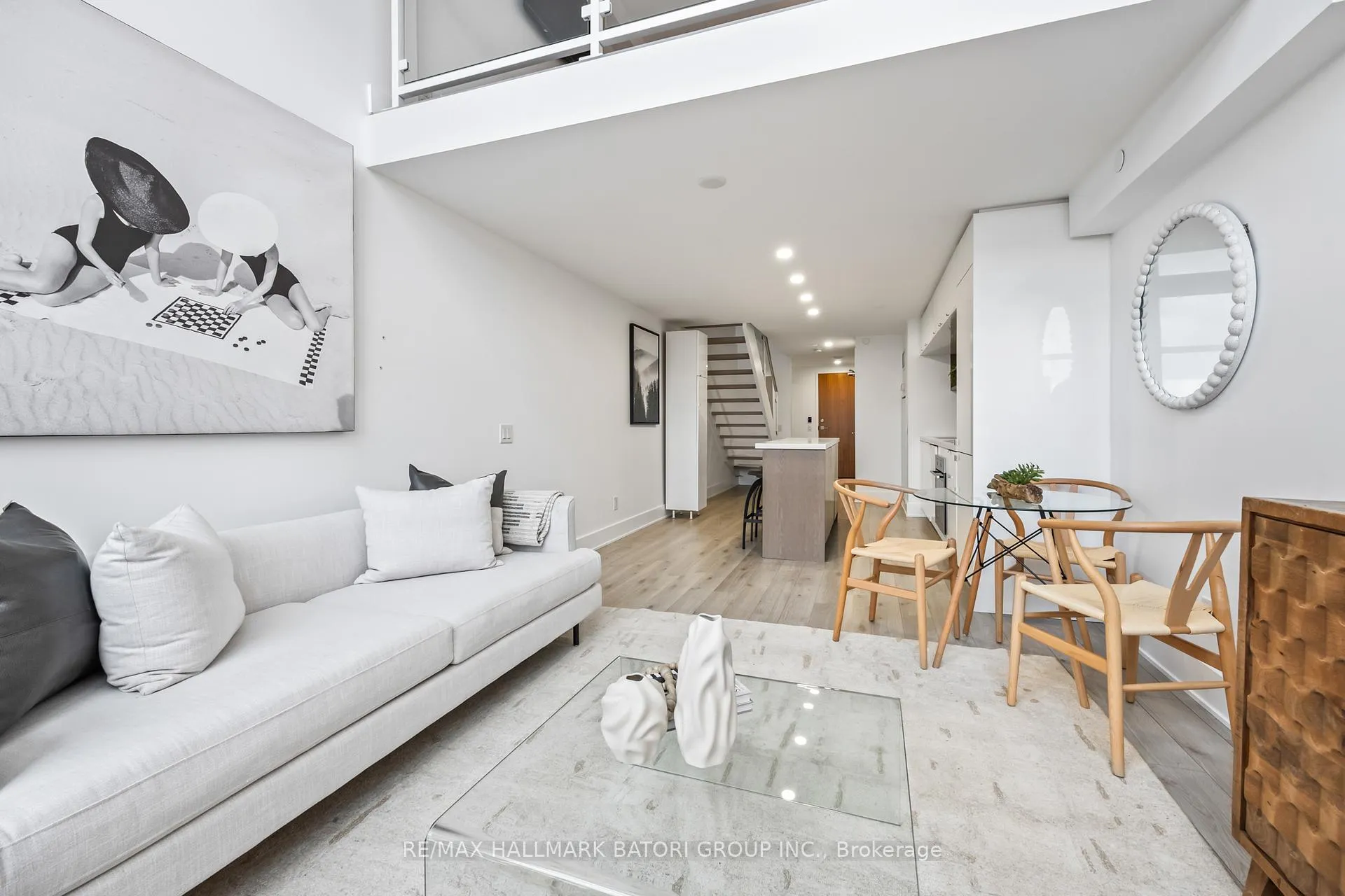 Photo 9 of Unit 919, 111 St Clair Avenue W, Toronto, Yonge-St. Clair — HOMEH