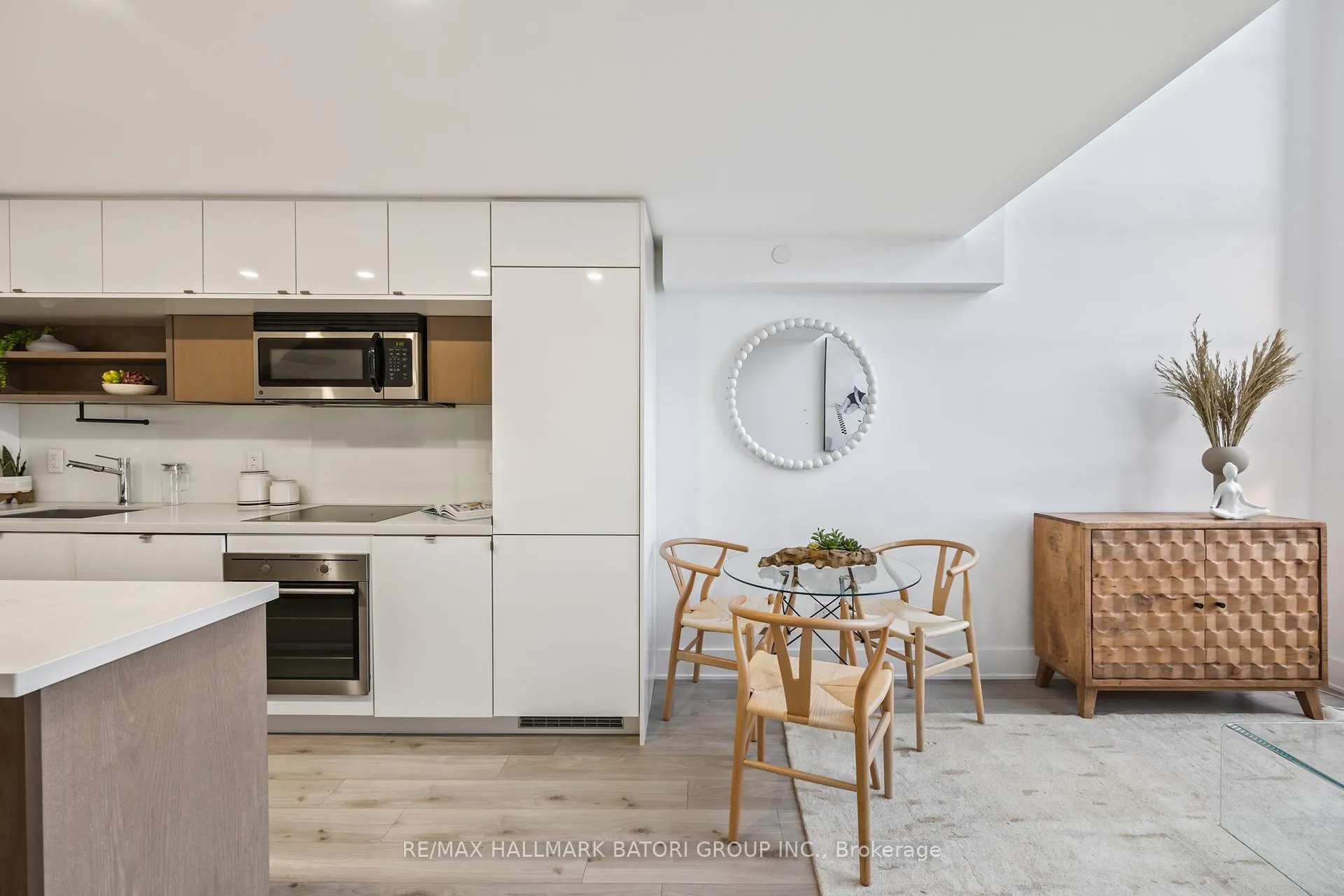 Photo 10 of Unit 919, 111 St Clair Avenue W, Toronto, Yonge-St. Clair — HOMEH