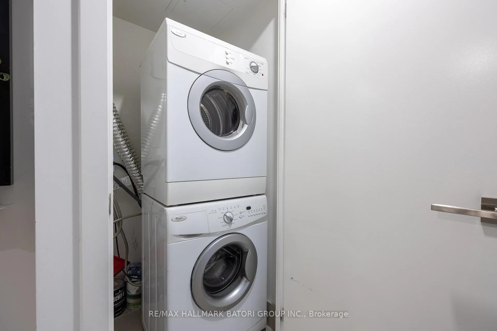 Photo 12 of Unit 919, 111 St Clair Avenue W, Toronto, Yonge-St. Clair — HOMEH