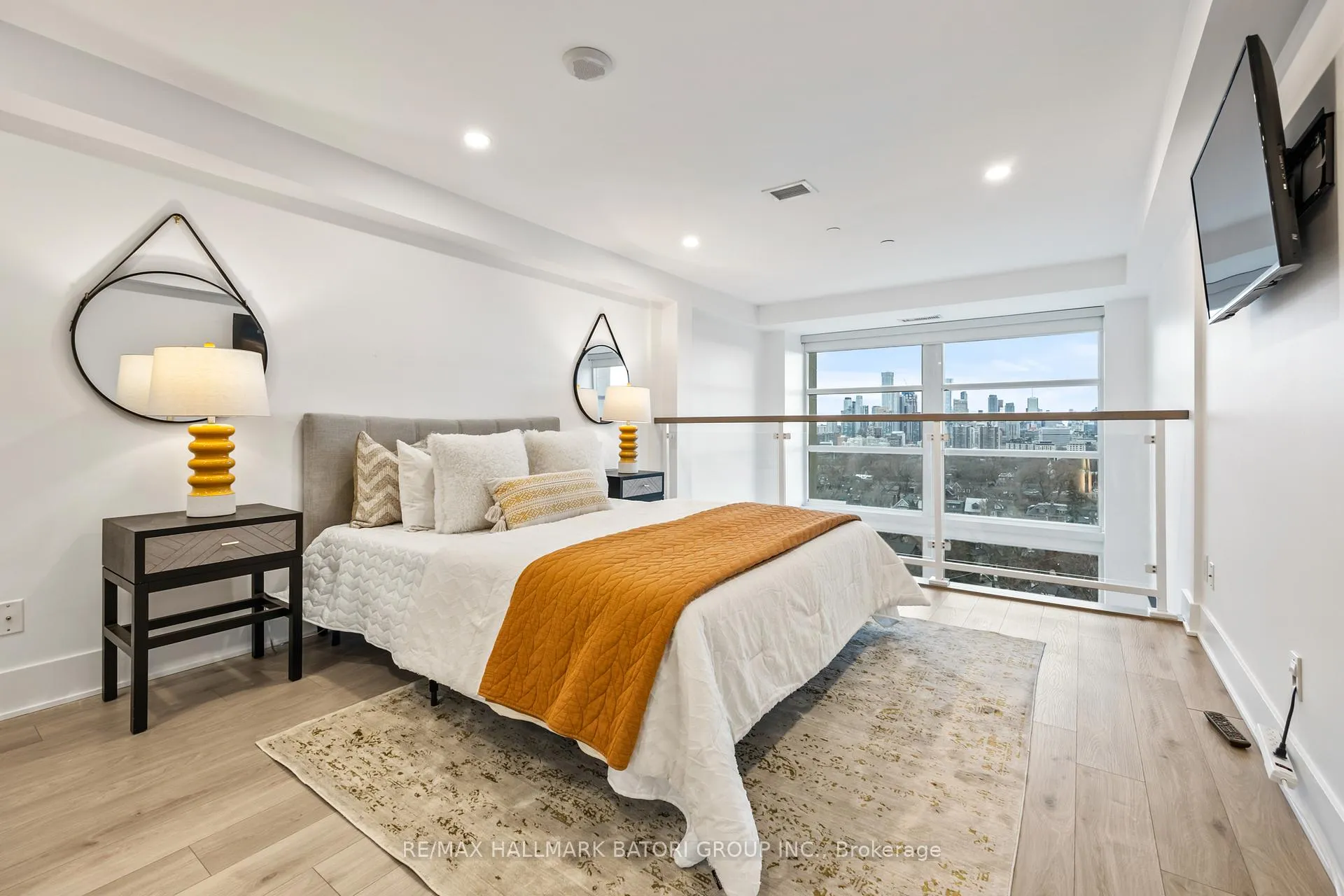 Photo 13 of Unit 919, 111 St Clair Avenue W, Toronto, Yonge-St. Clair — HOMEH