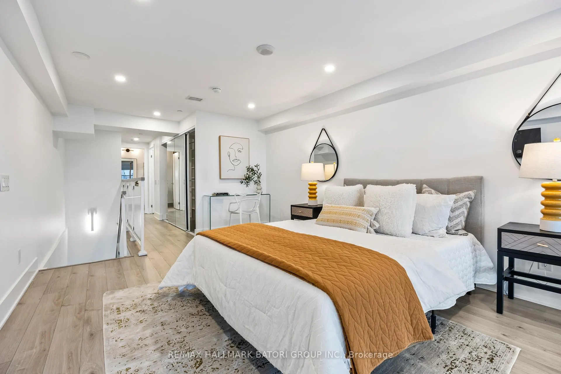 Photo 14 of Unit 919, 111 St Clair Avenue W, Toronto, Yonge-St. Clair — HOMEH