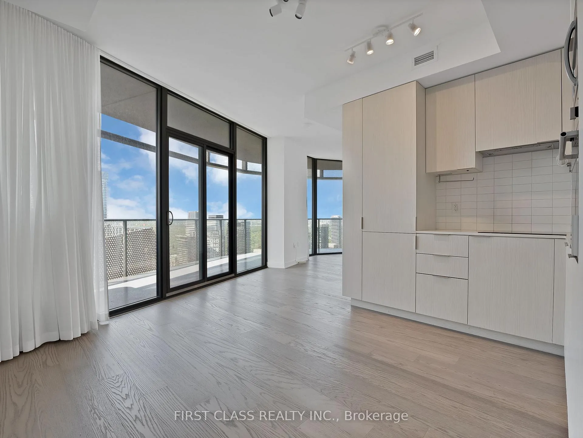 Front of Unit 6011, 11 Wellesley Street W