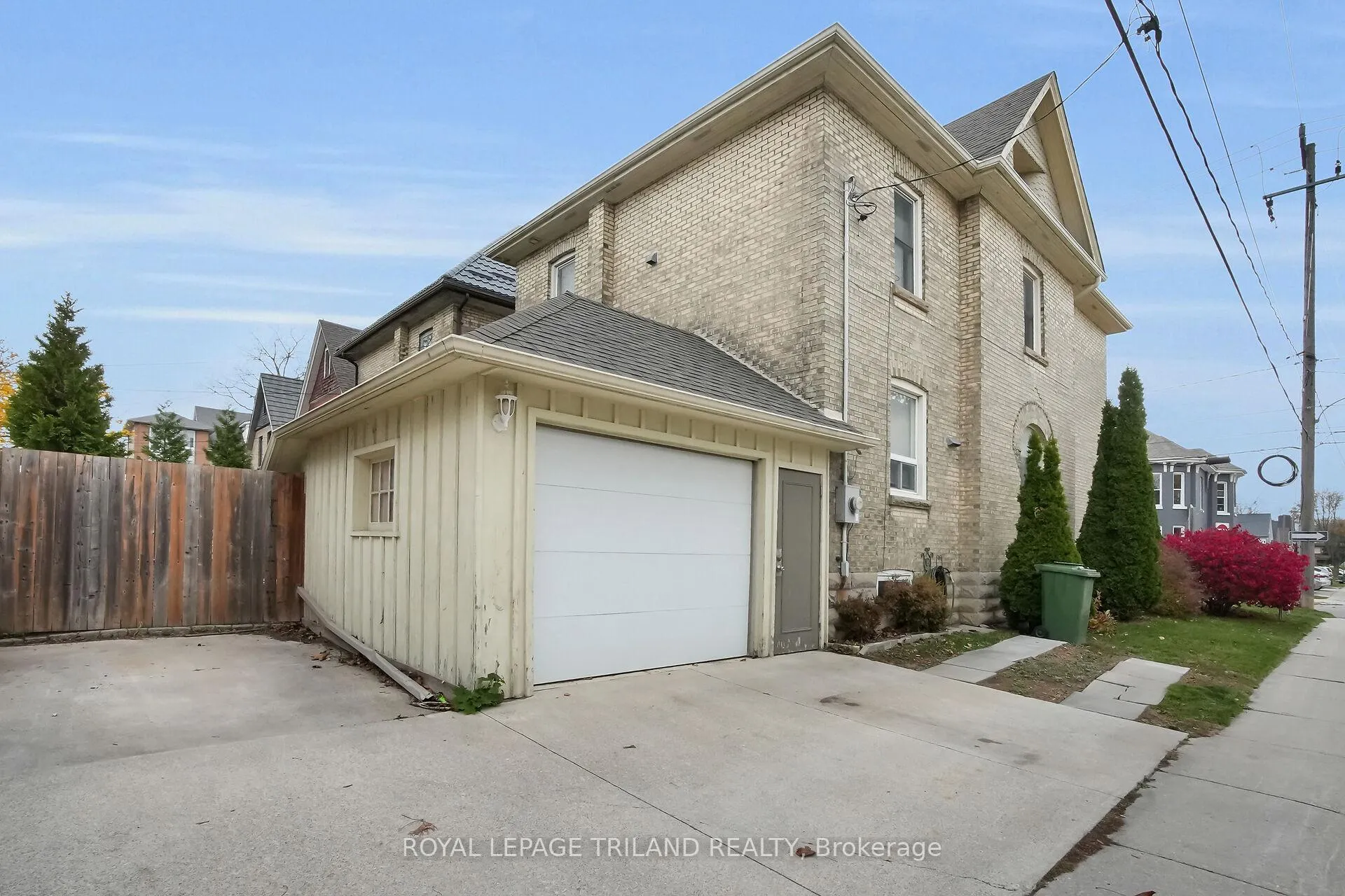 Photo 3 of 40 Metcalfe Street, St. Thomas — HOMEH